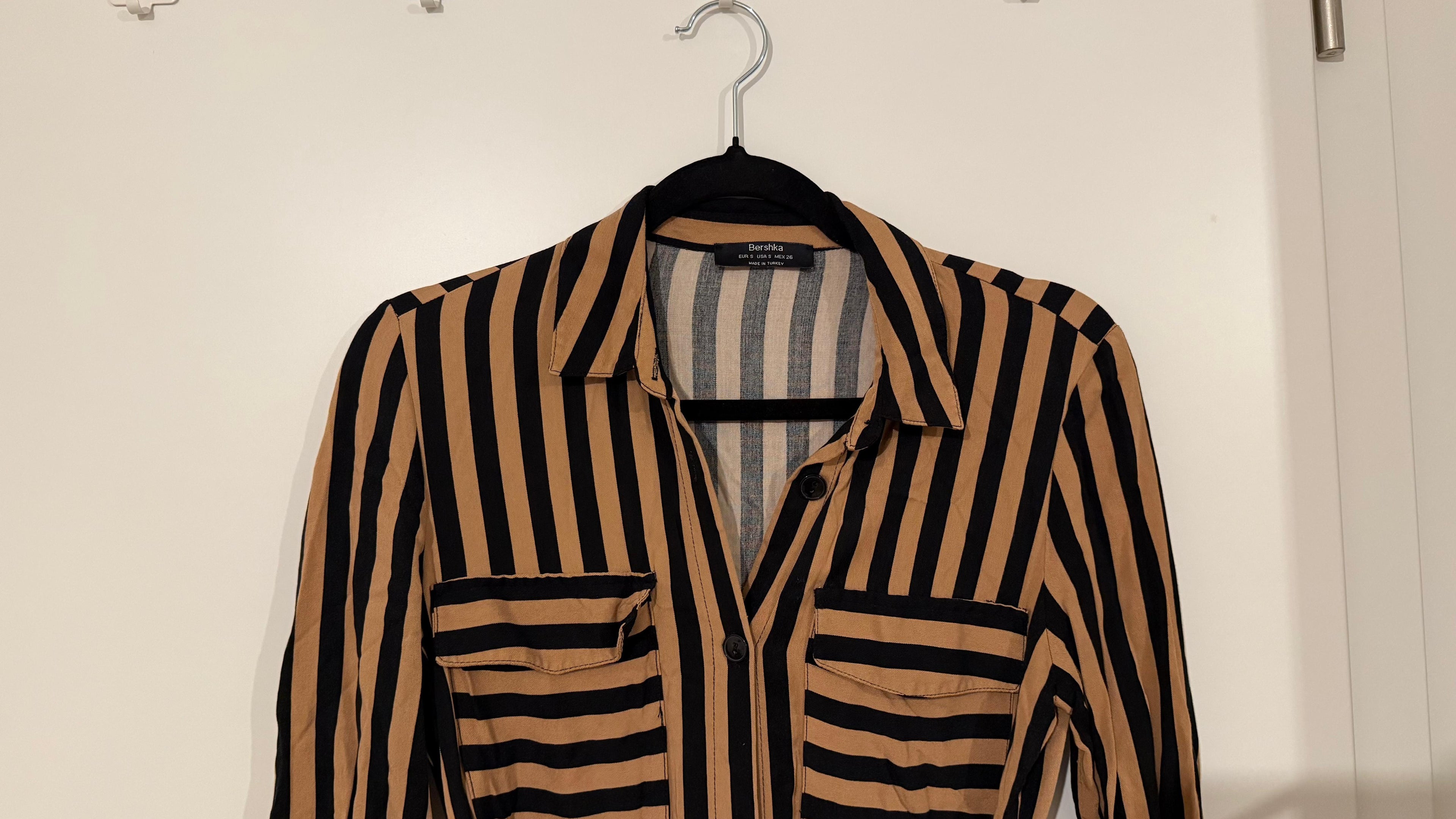 Bershka Gestreiftes Kleid, S, Schwarz/Beige, Stoffgürtel, Sehr guter Zustand