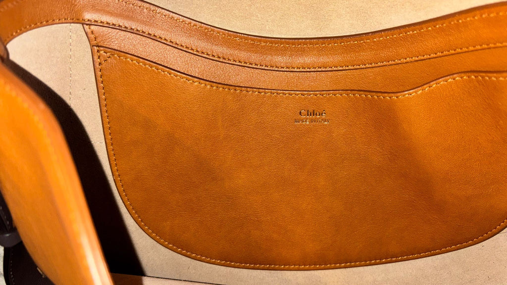 Chloé Kiss Hobo Bag Medium – Glattleder, Tan, Silber, Guter Zustand