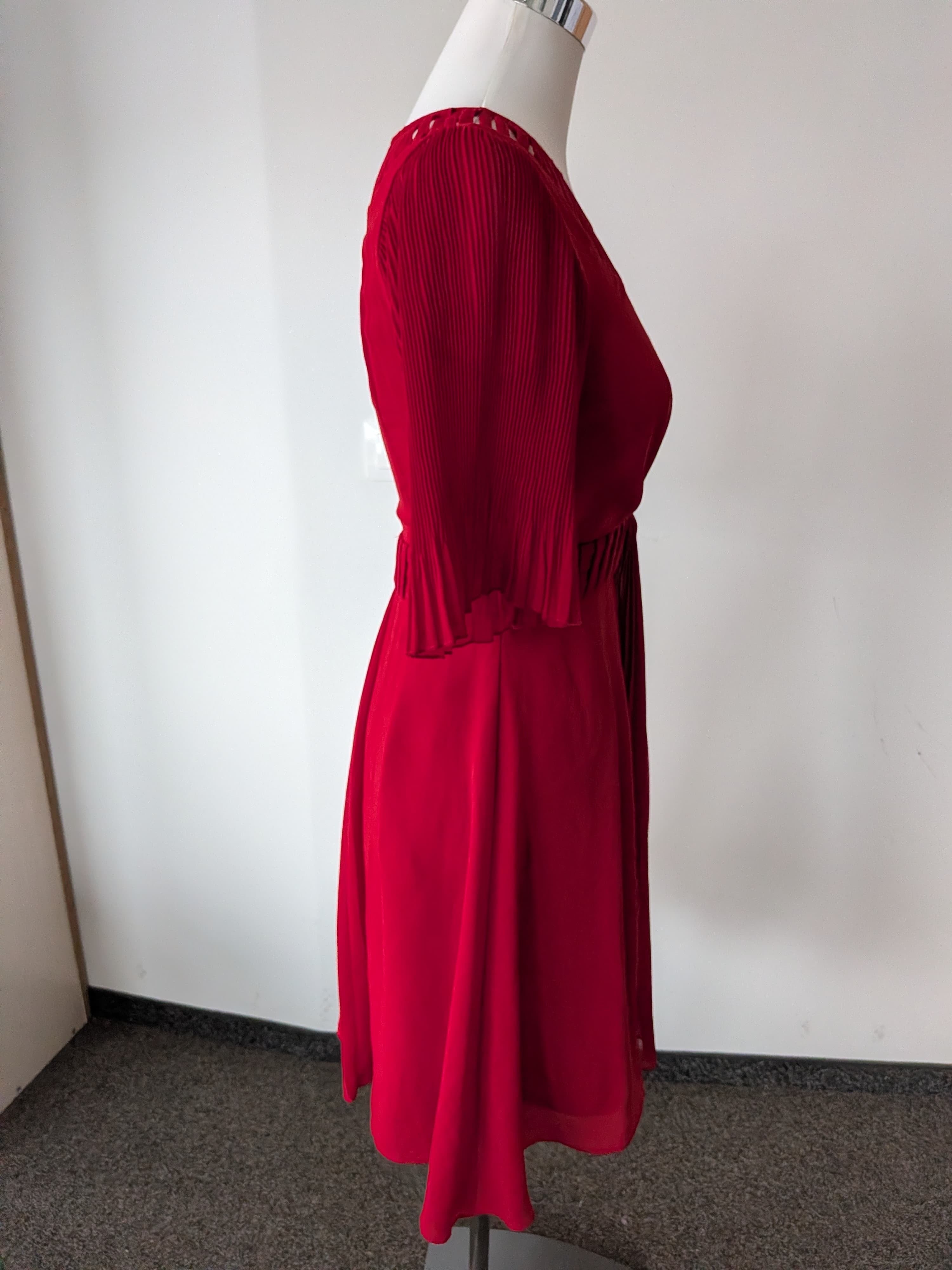 Fever London Rotes Plisseekleid – EU 36 – Guter Zustand
