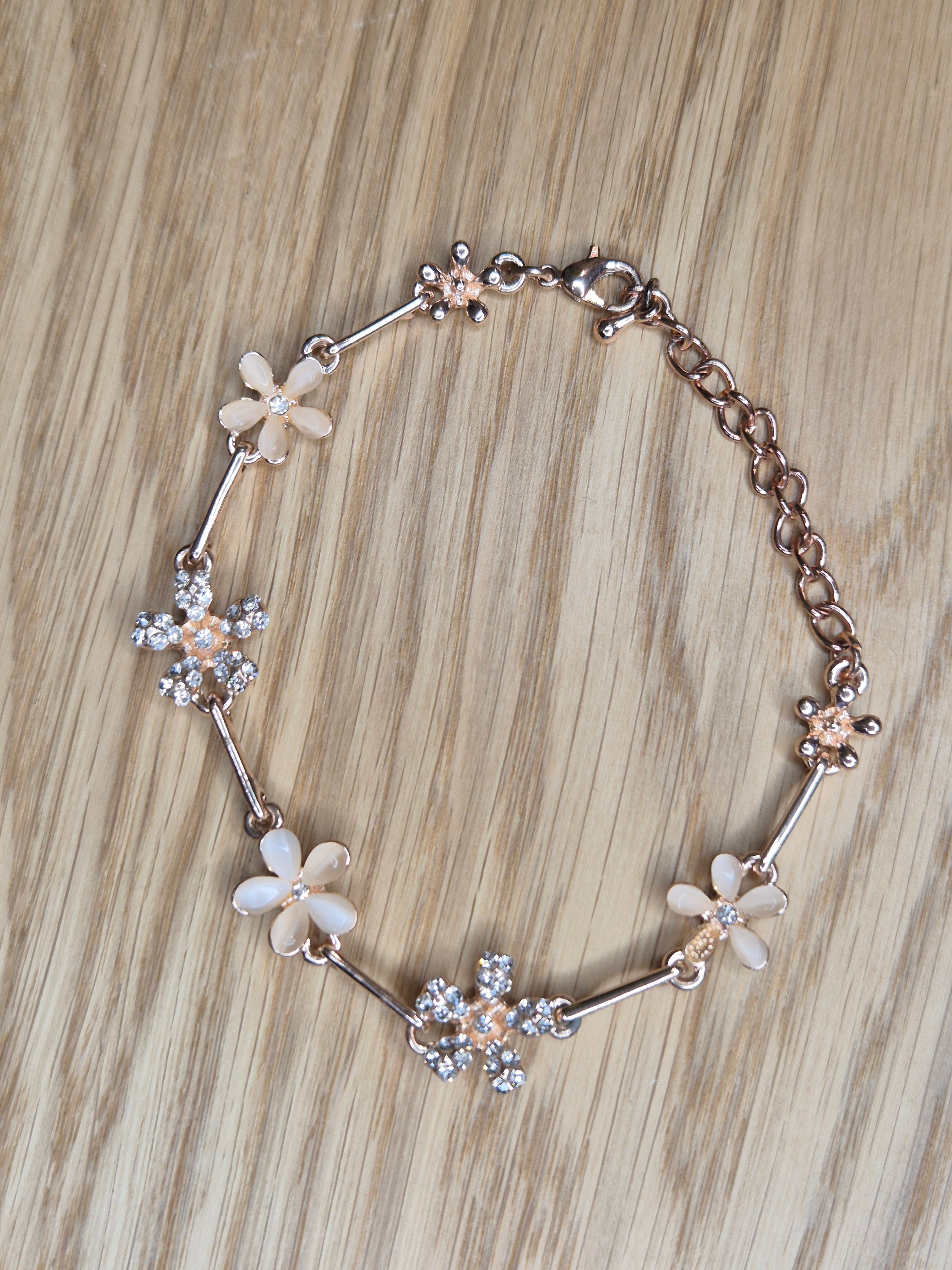 Uloveido Blumen-Armband Rosegold Pastellrosa – sehr guter Zustand, verstellbar