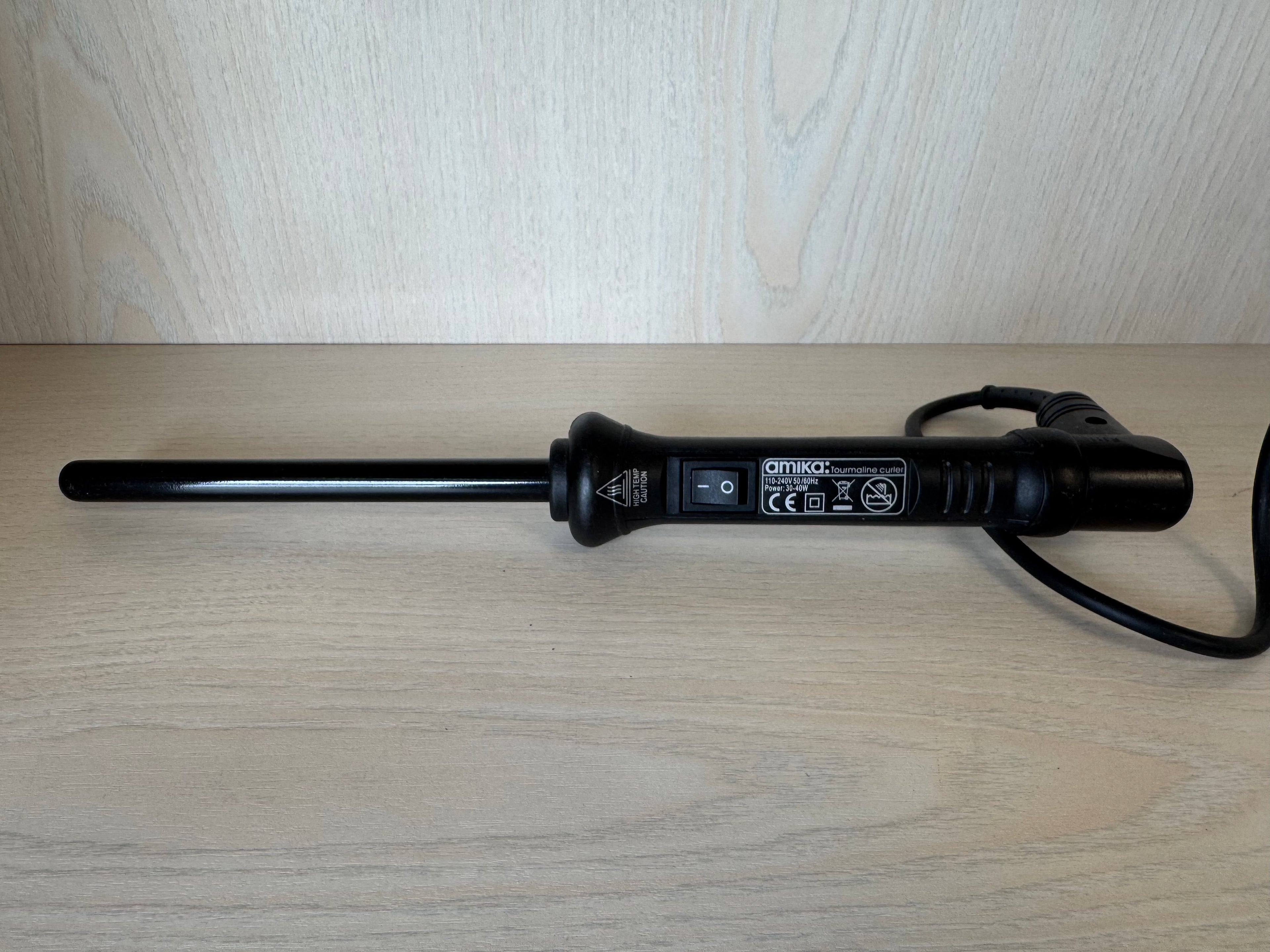 Omikxo Tapered Curling Wand Black Medium – Normal Use