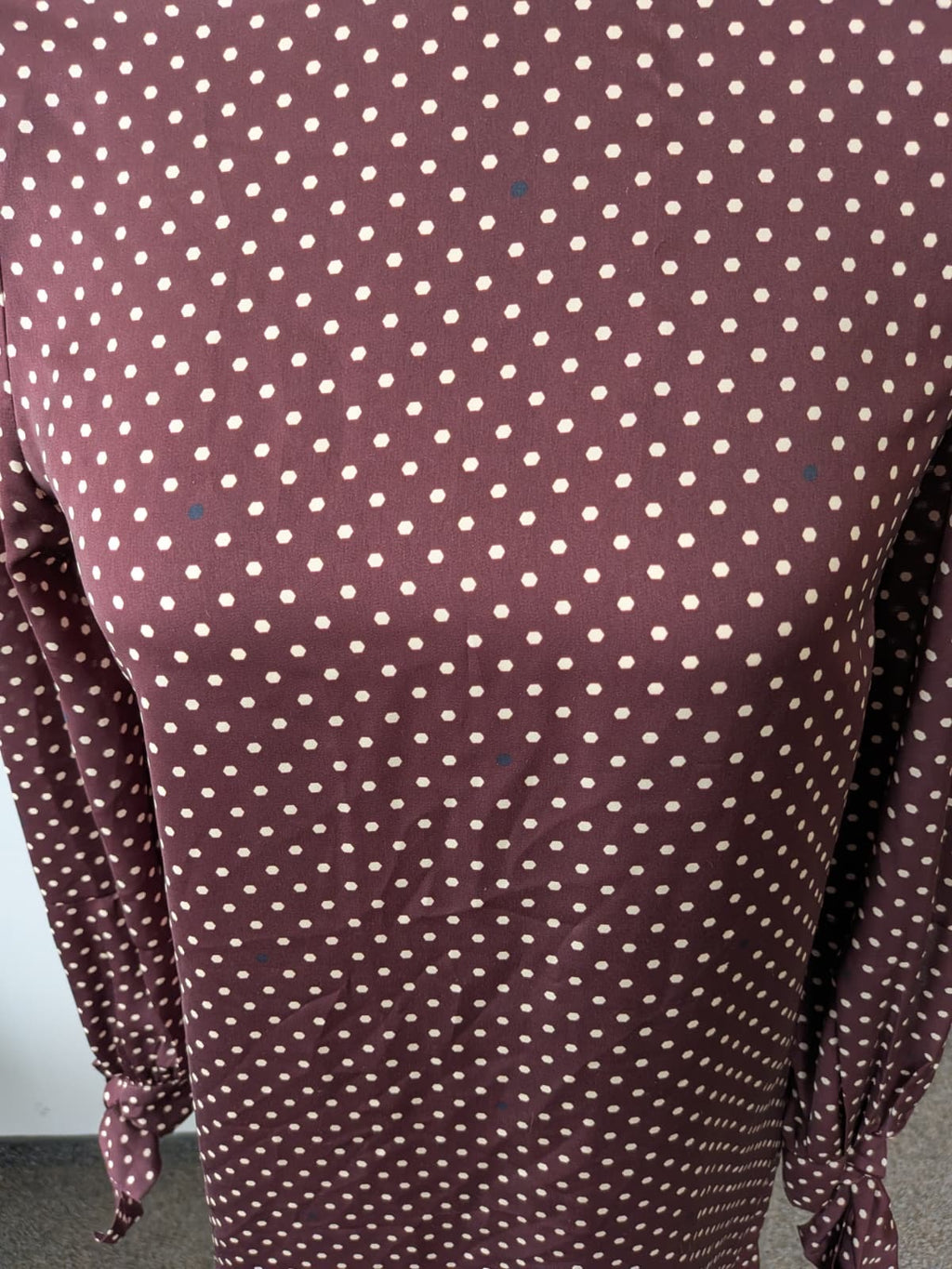 Chiara B. Mini Kleid M – Bordeaux, Punkte, Schleifenärmel, Guter Zustand