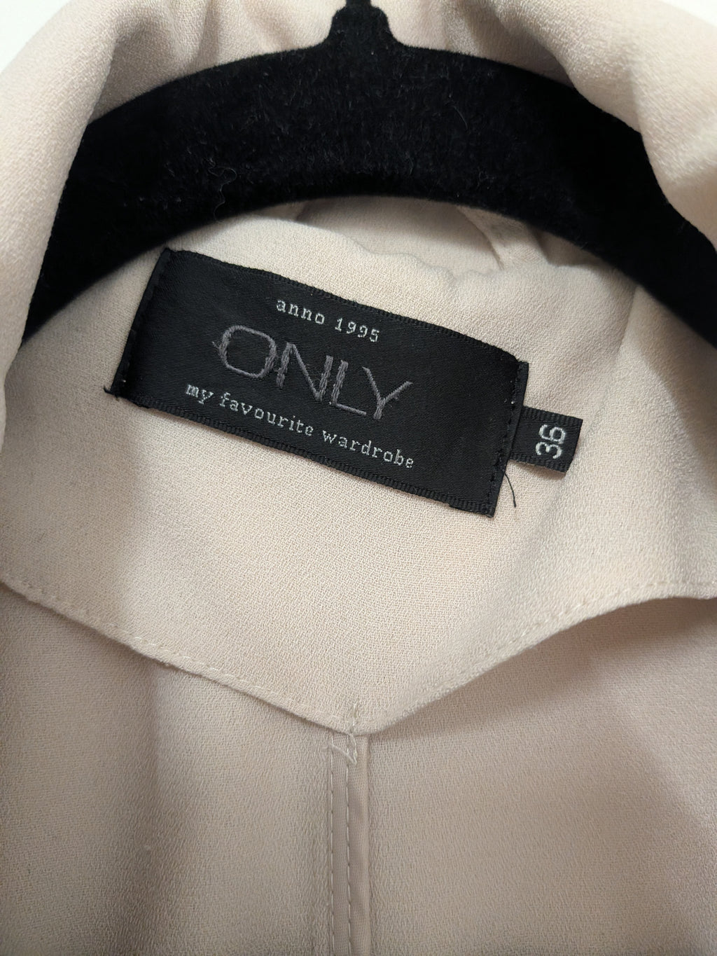 ONLY “Drapey” Trenchcoat, Beige, Gr. 38 (EU M), Gürtel, sehr guter Zustand