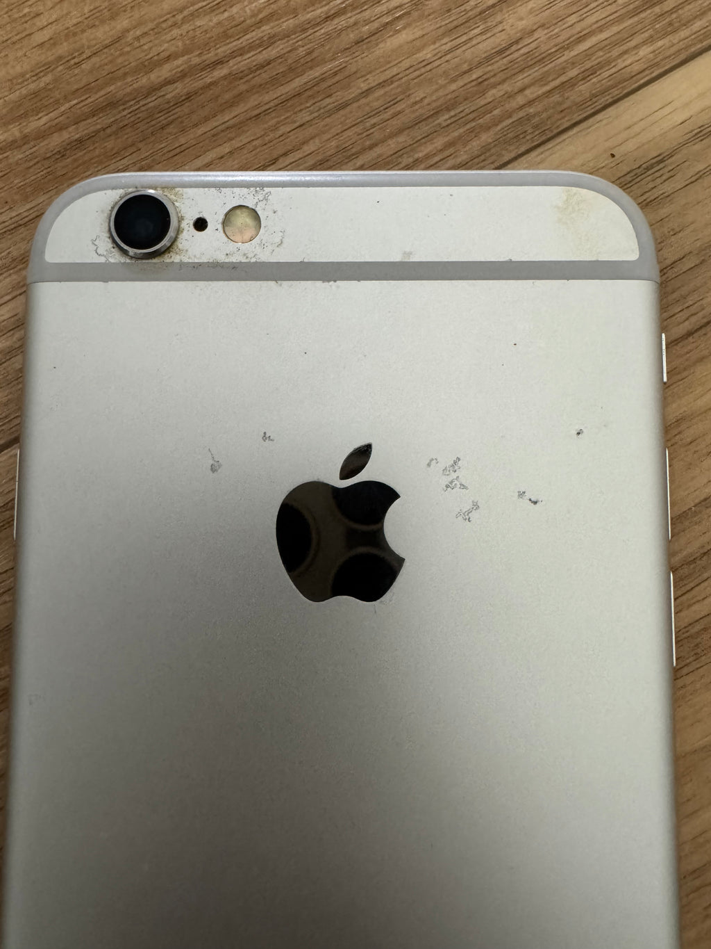 Apple iPhone 6s – 64GB, Silber, Modell A1688, Zustand: Stark gebraucht