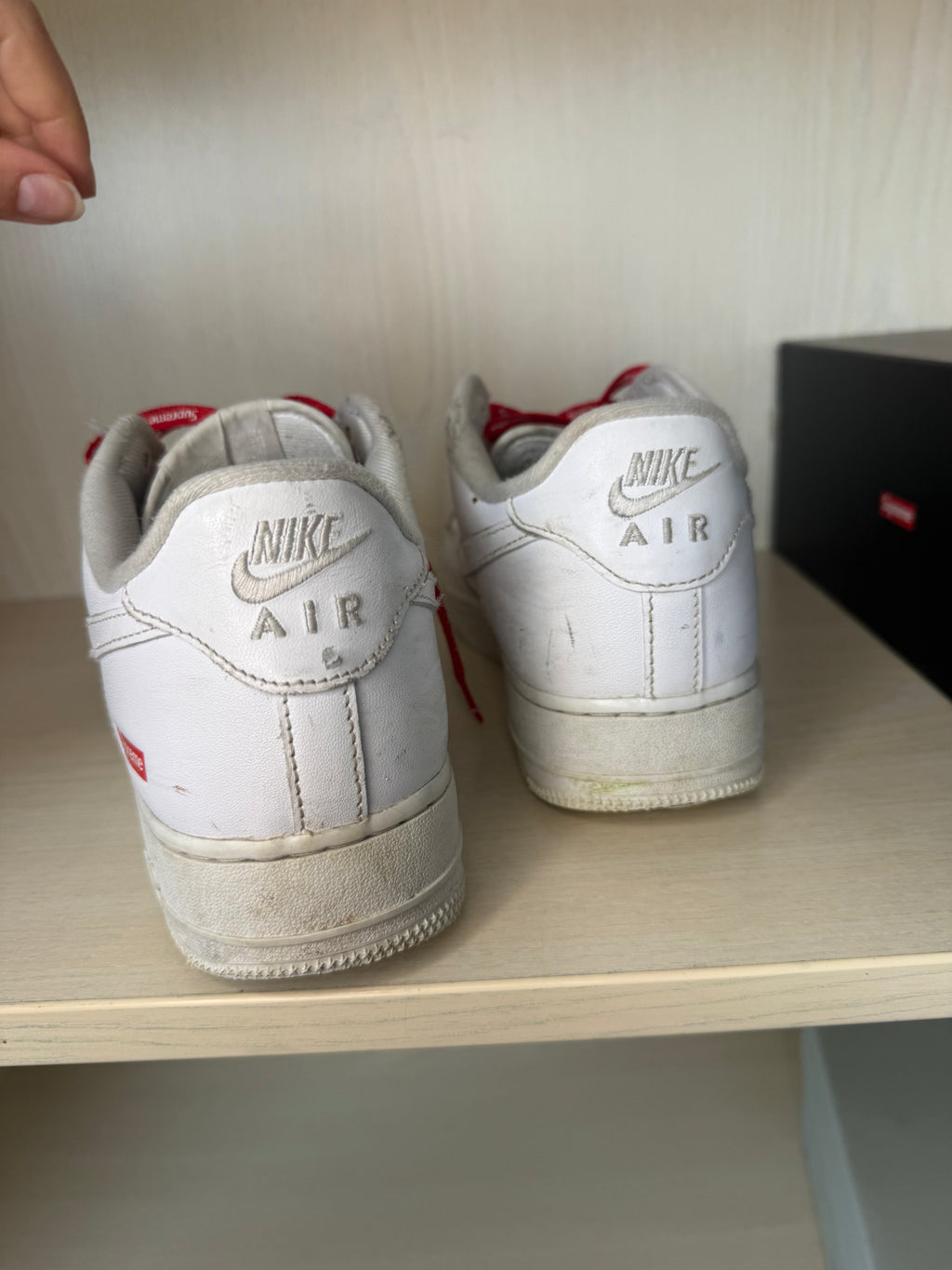 Supreme x Nike Air Force 1 Low Weiß EU 43 – gebraucht, Box Logo