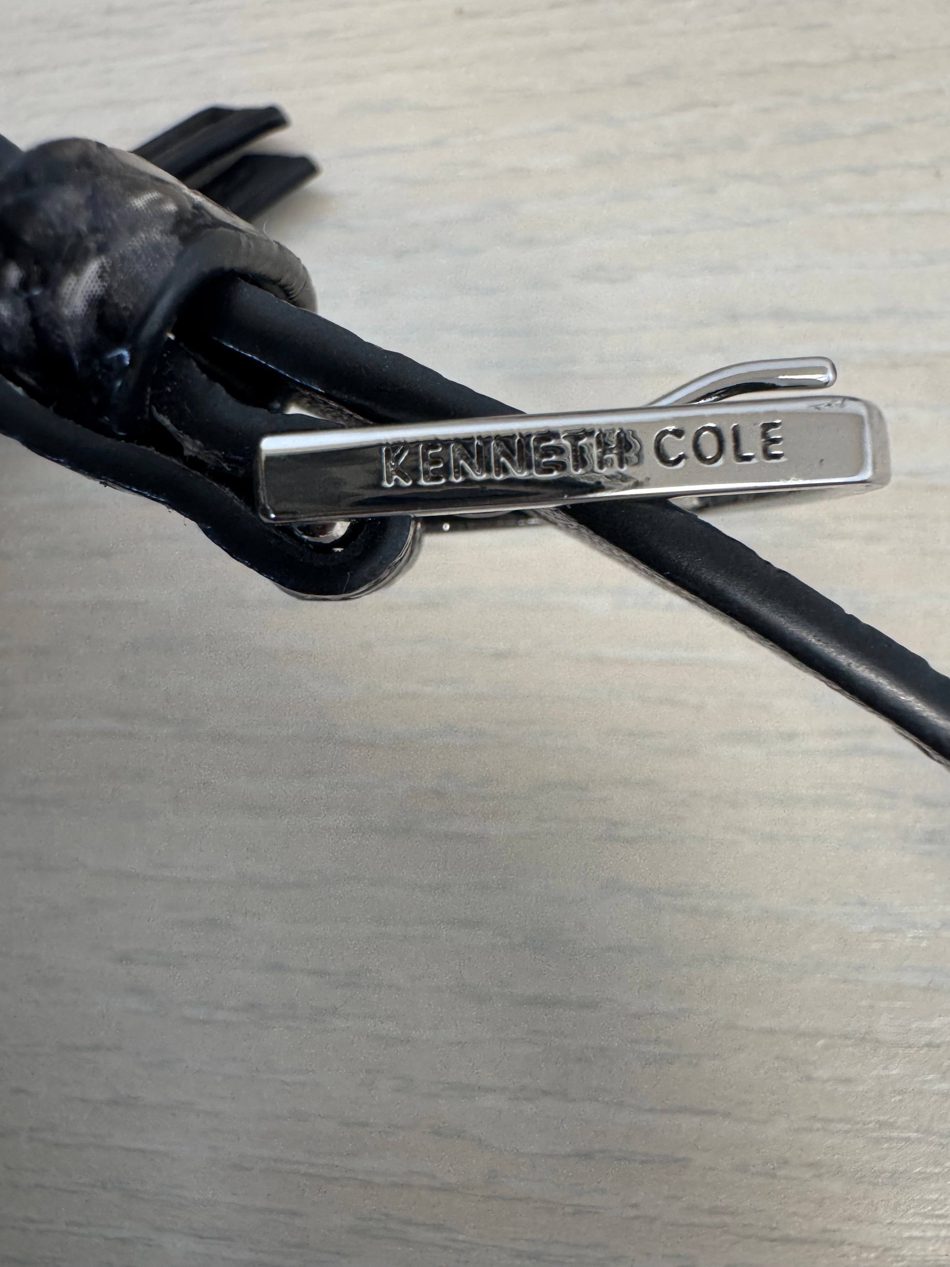 Kenneth Cole Reaction Wristlet / Zip Pouch Leder Schwarz Mittel – Sehr Gut
