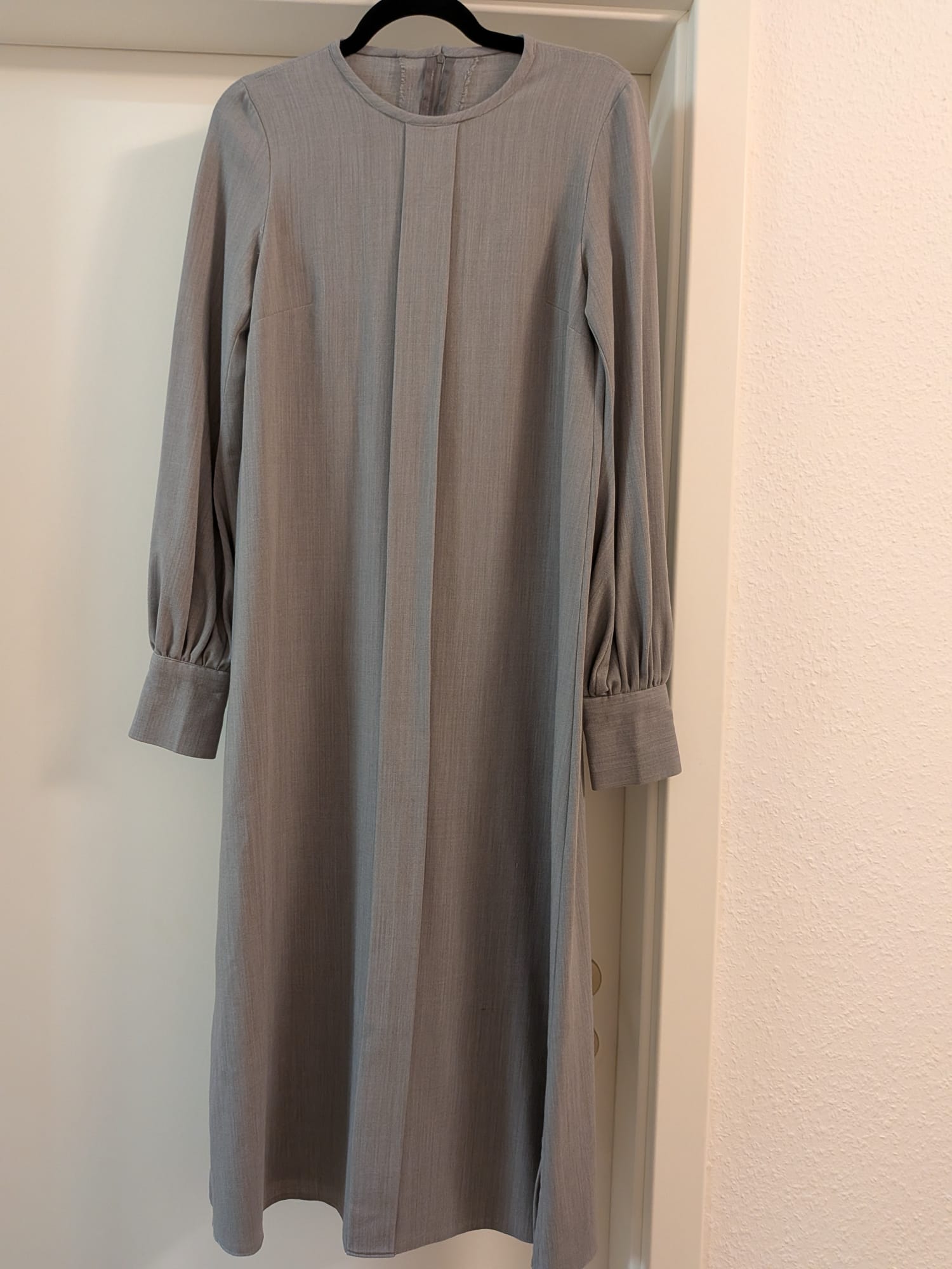 Self Made Belted Midi Dress – Grey, Medium, Crepe de Chine Silk, Very Good