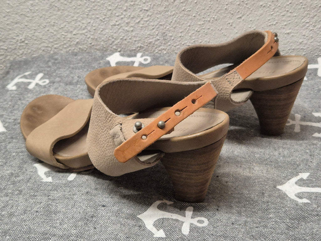 Humanoid Genuine Leather Sandals – Natural Beige, Size 38, Normal Use