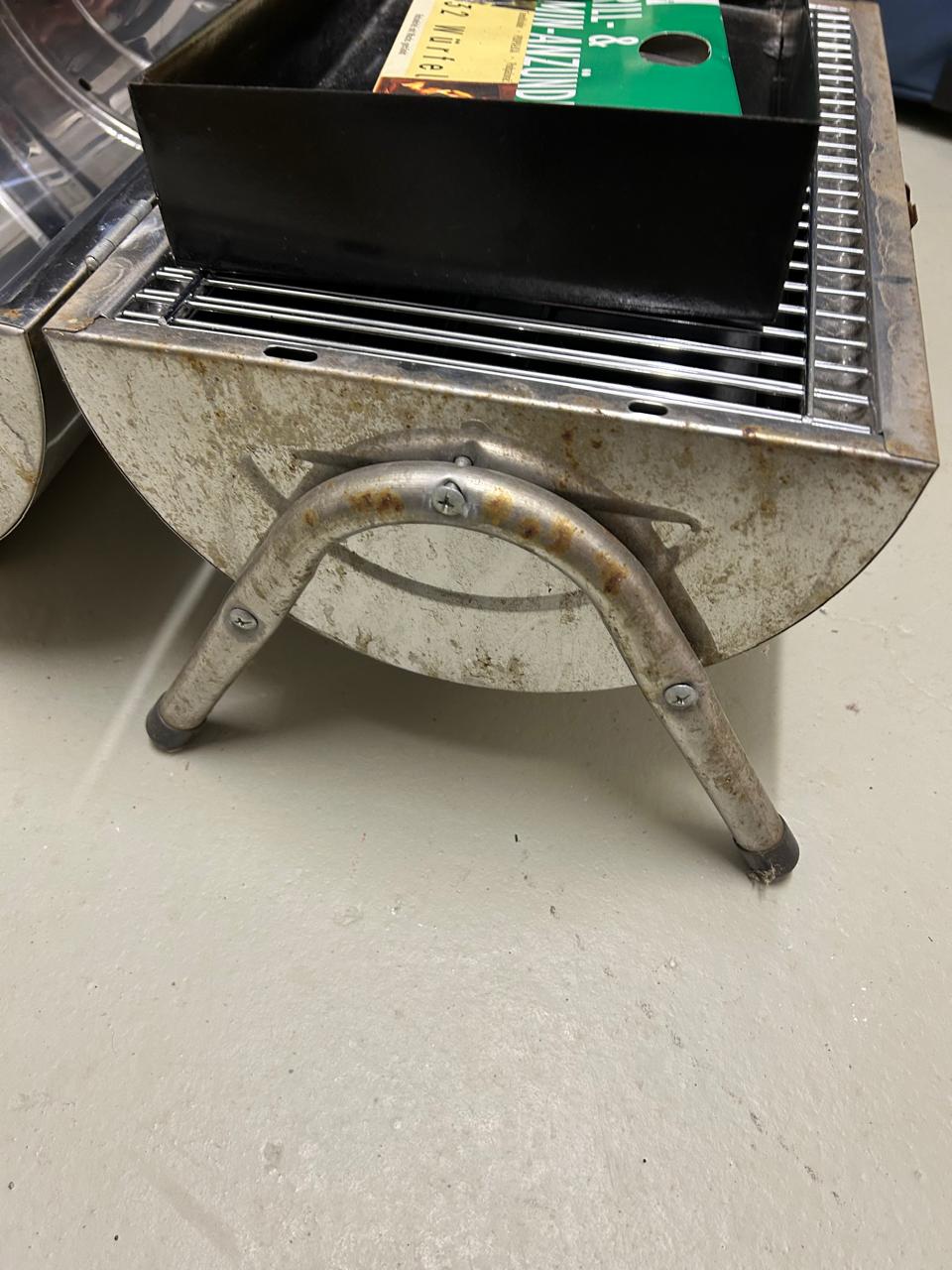 Kompakter Edelstahl BBQ Grill | Silber | Für 2–3 Personen | Guter Zustand