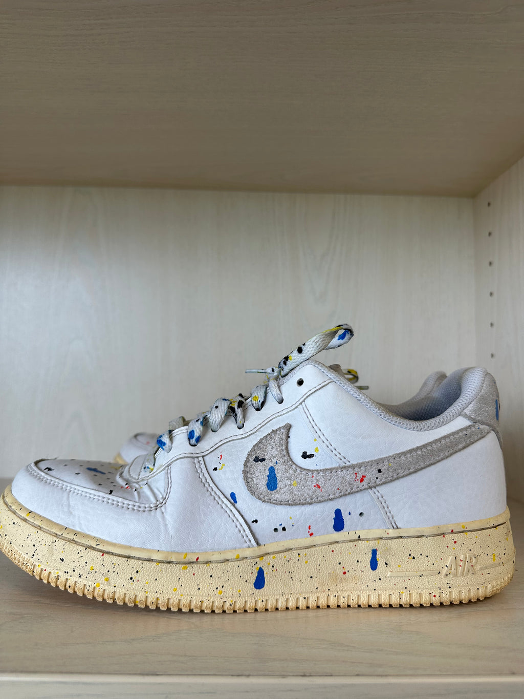 Nike Air Force 1 ’07 LV8 Paint Splatter – Weiß, EU 41, Guter Zustand