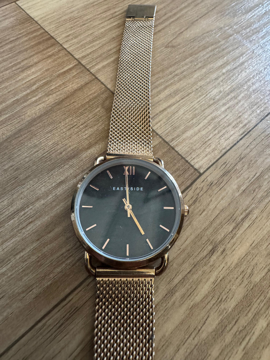 Eastside Classic Gold Mesh Quartz Watch – Unisex, 3 ATM, Very Good Condition