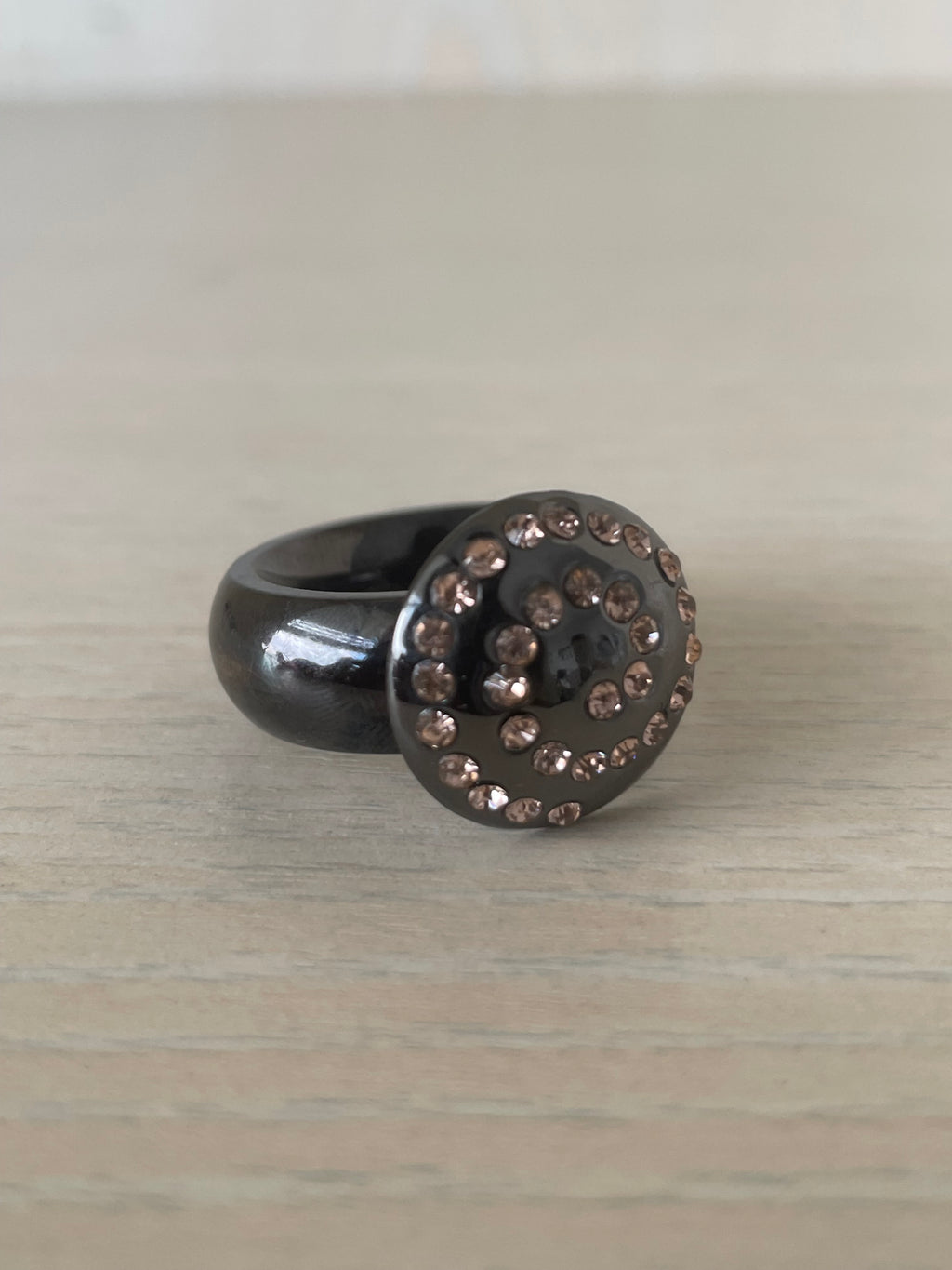 Pavo Real interchangeable ring, black steel + 6 tops, VG condition