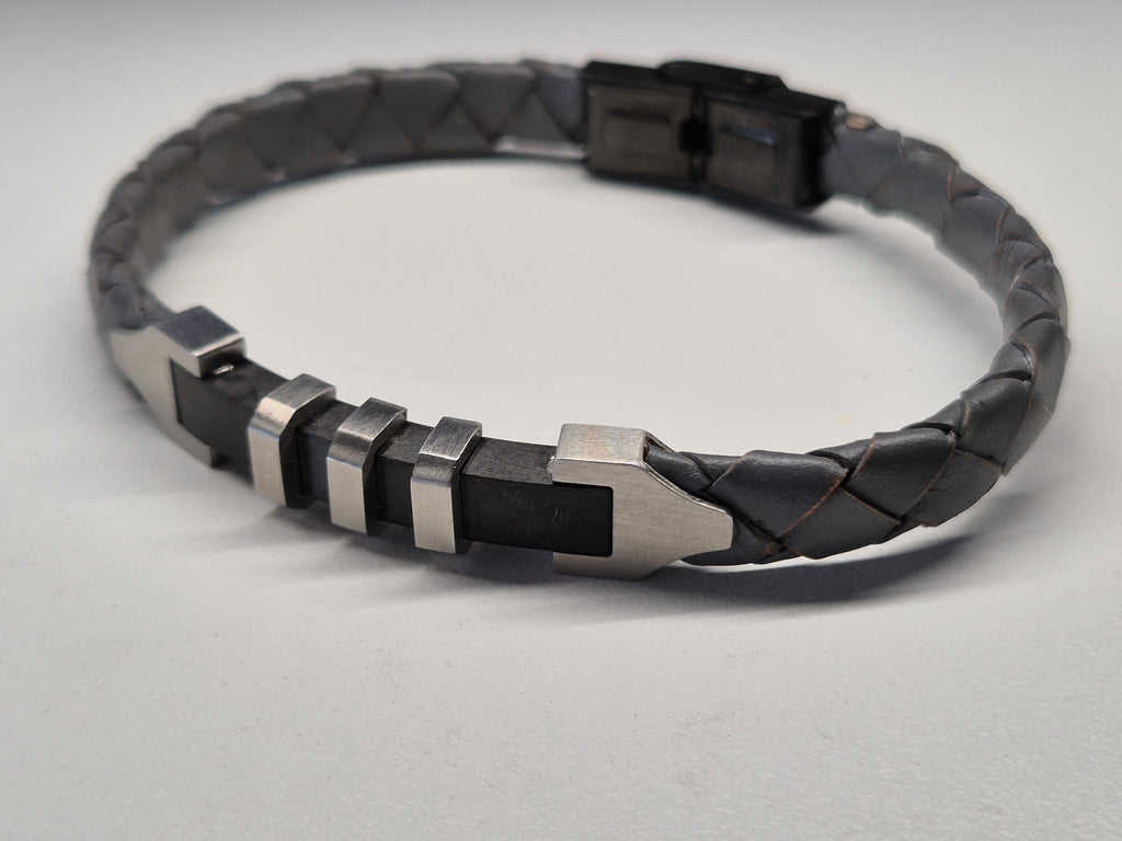 G&B Men's Leather Bracelet – Braided Gray, Stainless Steel Clasp, Good Condition