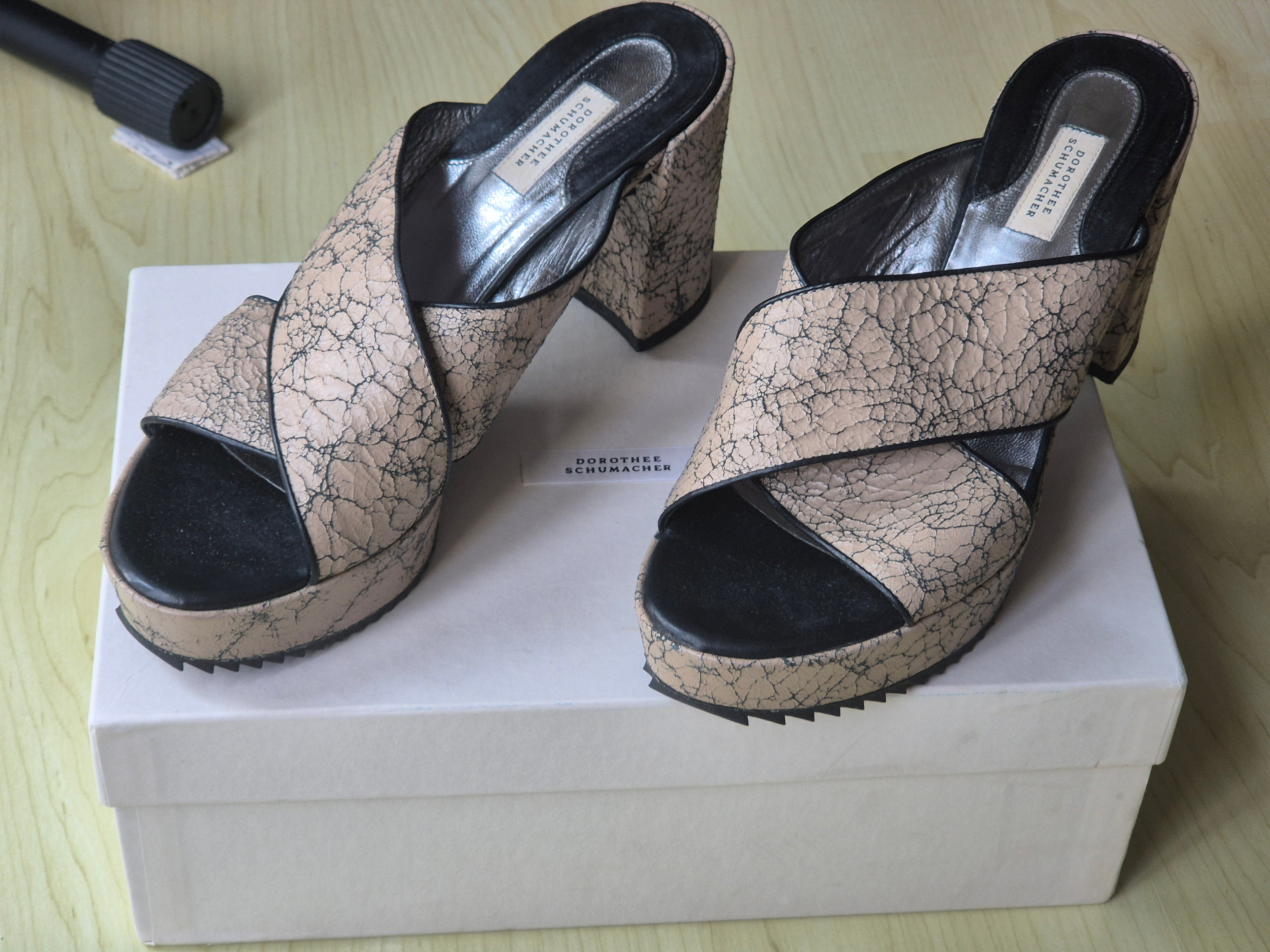 Dorothee Schumacher Mutual Criss-Cross Sandalen 38.5 Beige/Schwarz, gut, Box