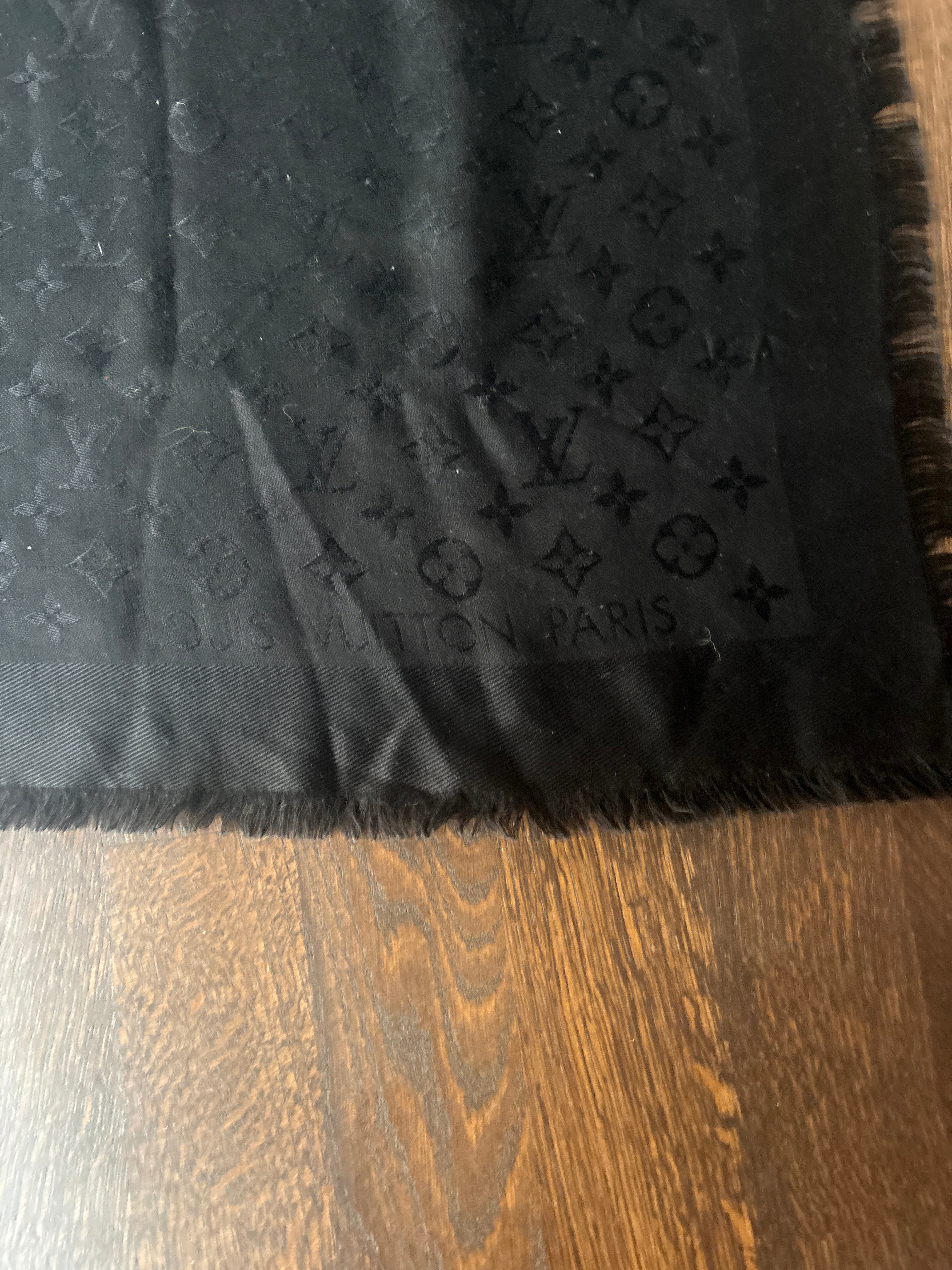 Louis Vuitton Monogram Shawl Schwarz – guter Zustand, ca. 142 x 142 cm