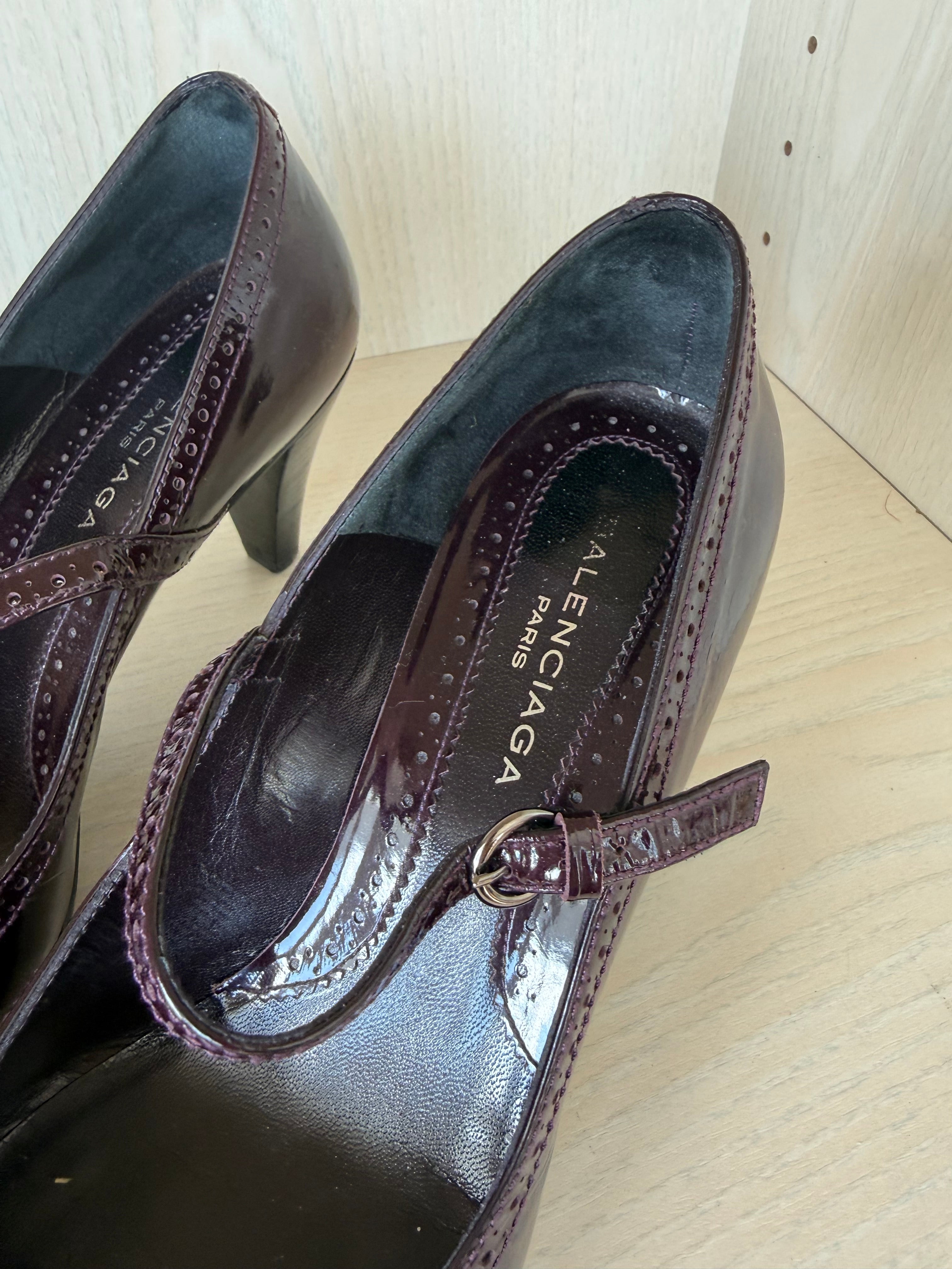 Balenciaga Paris Mary-Jane Pumps – Lackleder, Bordeaux, Gr. 38, Guter Zustand