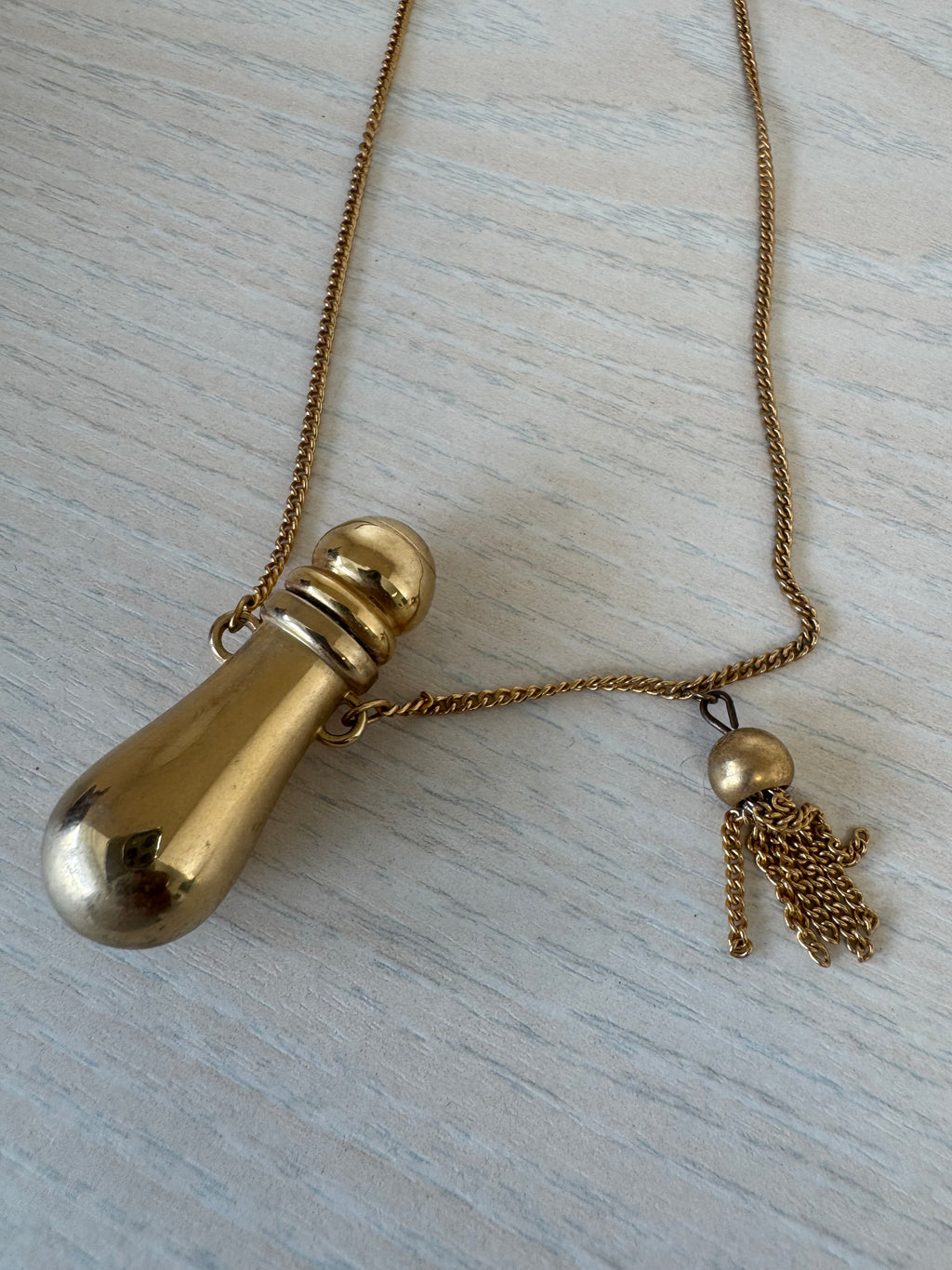 Vintage „Moschus“ Parfümflakon Anhänger, goldfarben, 5 cm, guter Zustand
