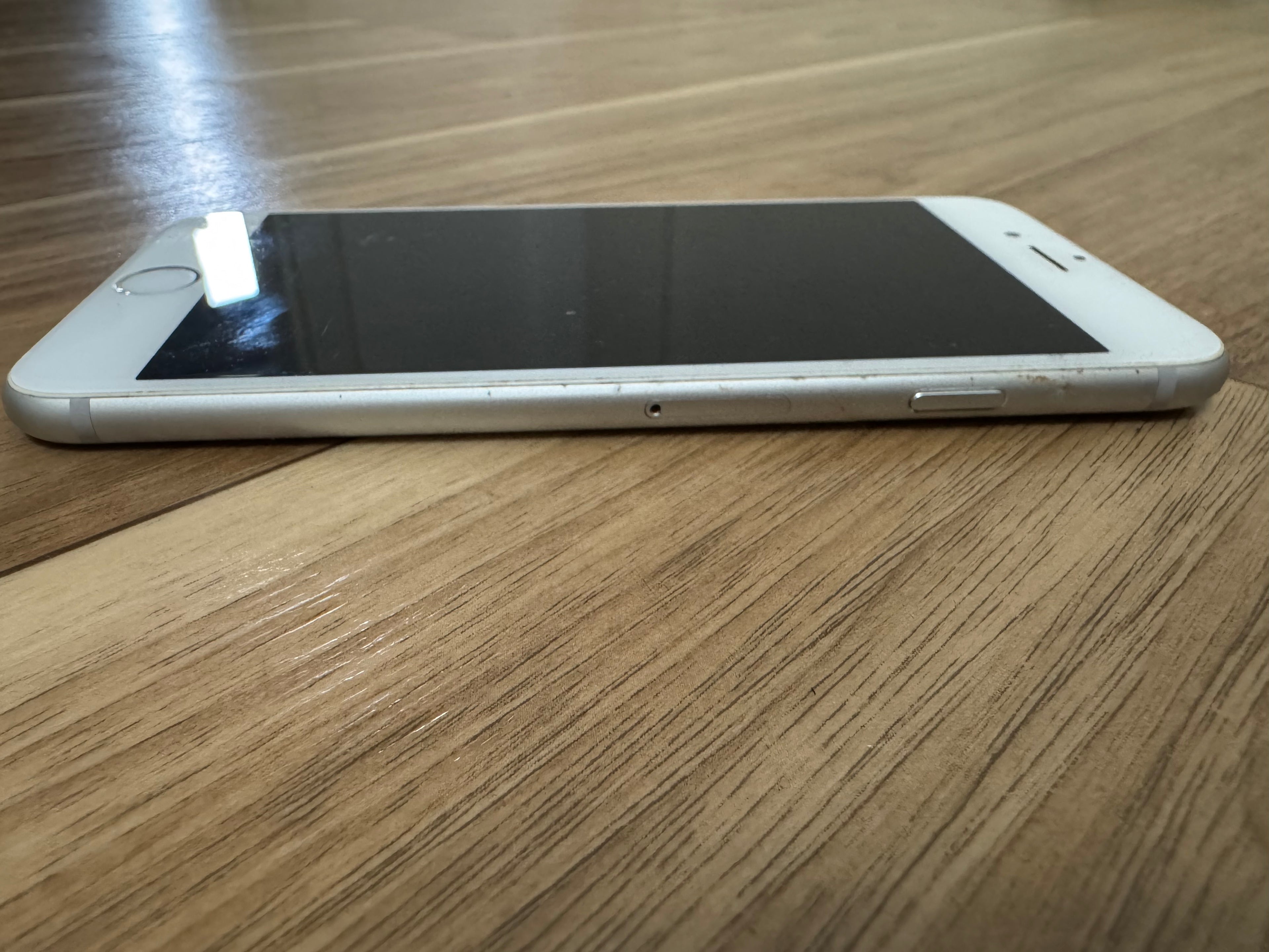 Apple iPhone 6s – 64GB, Silber, Modell A1688, Zustand: Stark gebraucht