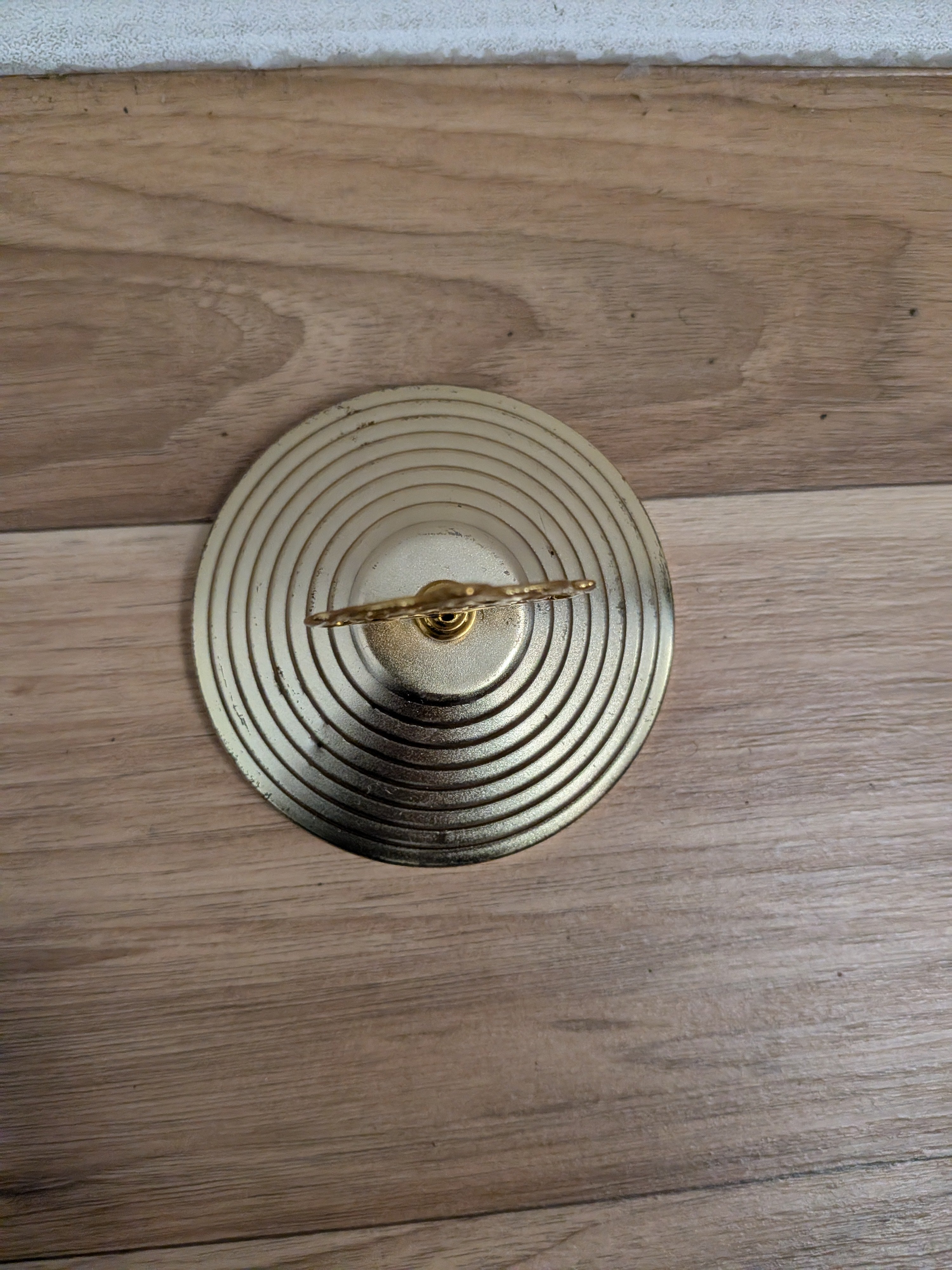 Vintage Glas-Dekanter mit Metalldeckel & Rosendekor, ca. 25 cm, sehr gut