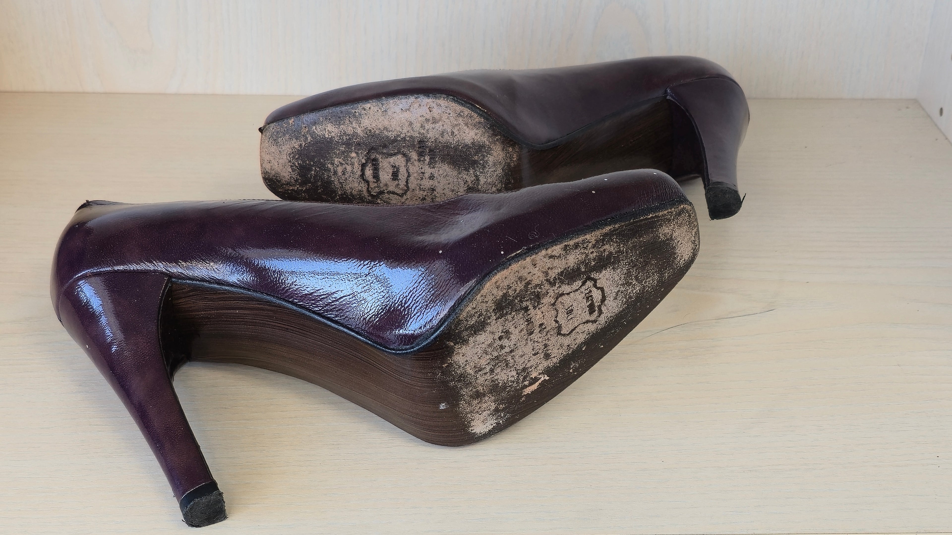 Stuart Weitzman Fever Pumps – Patent Leather, Burgundy, Size 38, Good Condition