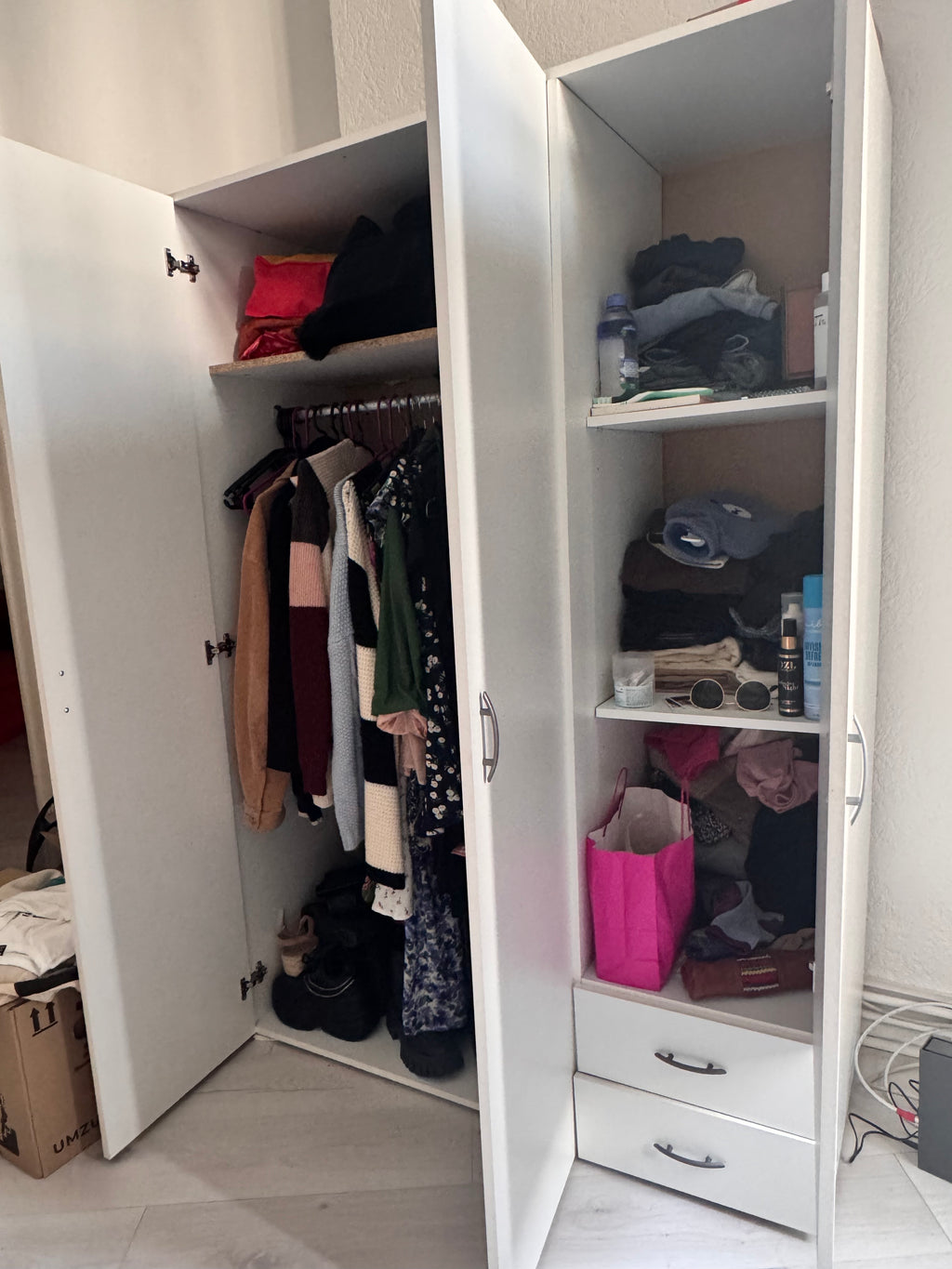 IKEA VALLSTENA Kleiderschrank Weiß 3-türig 2 Schubladen Holz Sehr gut