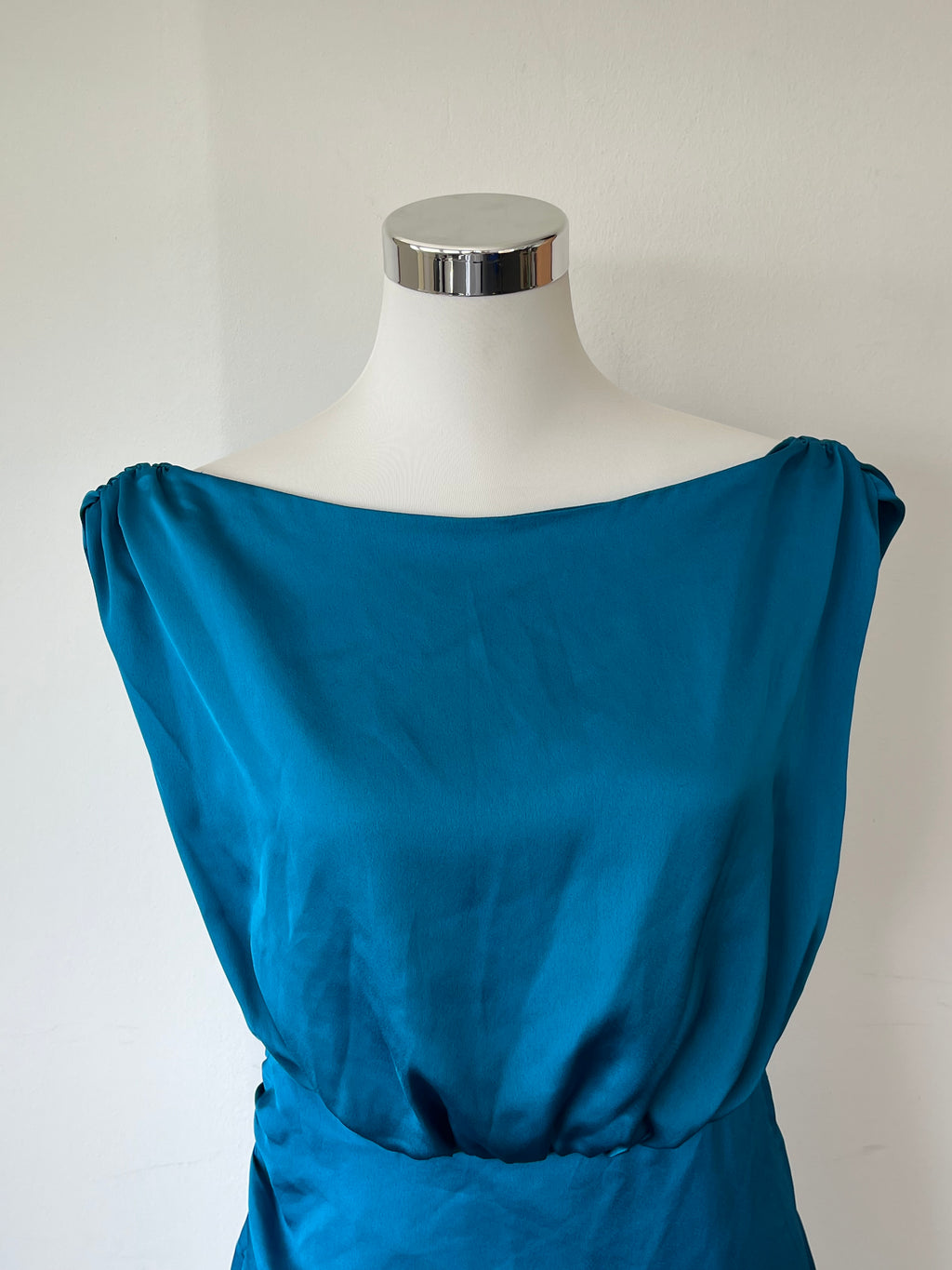 GUESS Yonna Drapiertes Kleid | Grecian Blue | Satin | Gr. M | Sehr gut