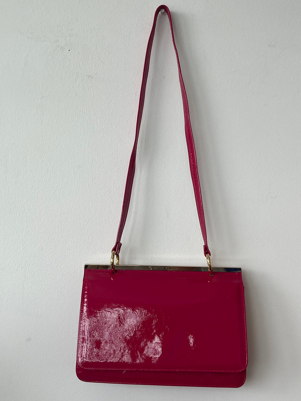 Peter Kaiser Magenta Lackleder Schulter-/Clutch-Tasche – Sehr guter Zustand