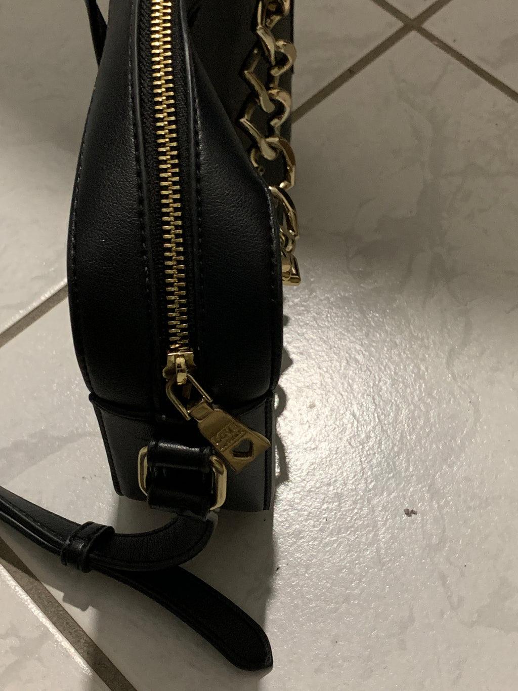 Love Moschino Umhängetasche – Synthetikleder, Schwarz, Goldkette, Medium, gebraucht