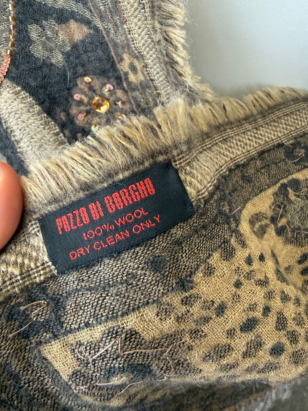 Luxus Pozzo di Borgo 100% Wollschal bestickt mit Pailletten – One Size, sehr gut