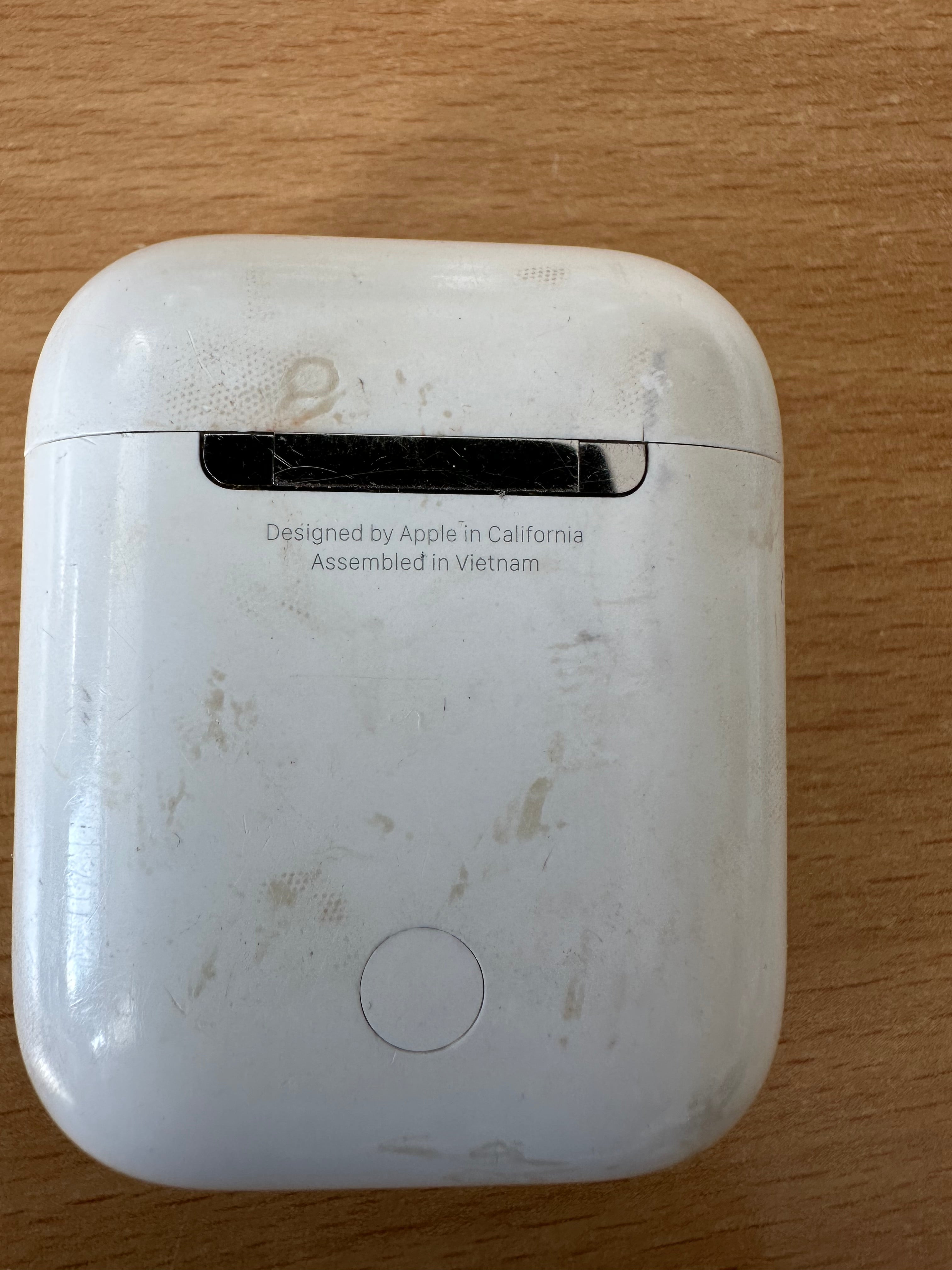 Apple AirPods mit Ladecase (Einzelner rechter Ohrhörer, Gravur, Weiß, Zustand Schlecht)