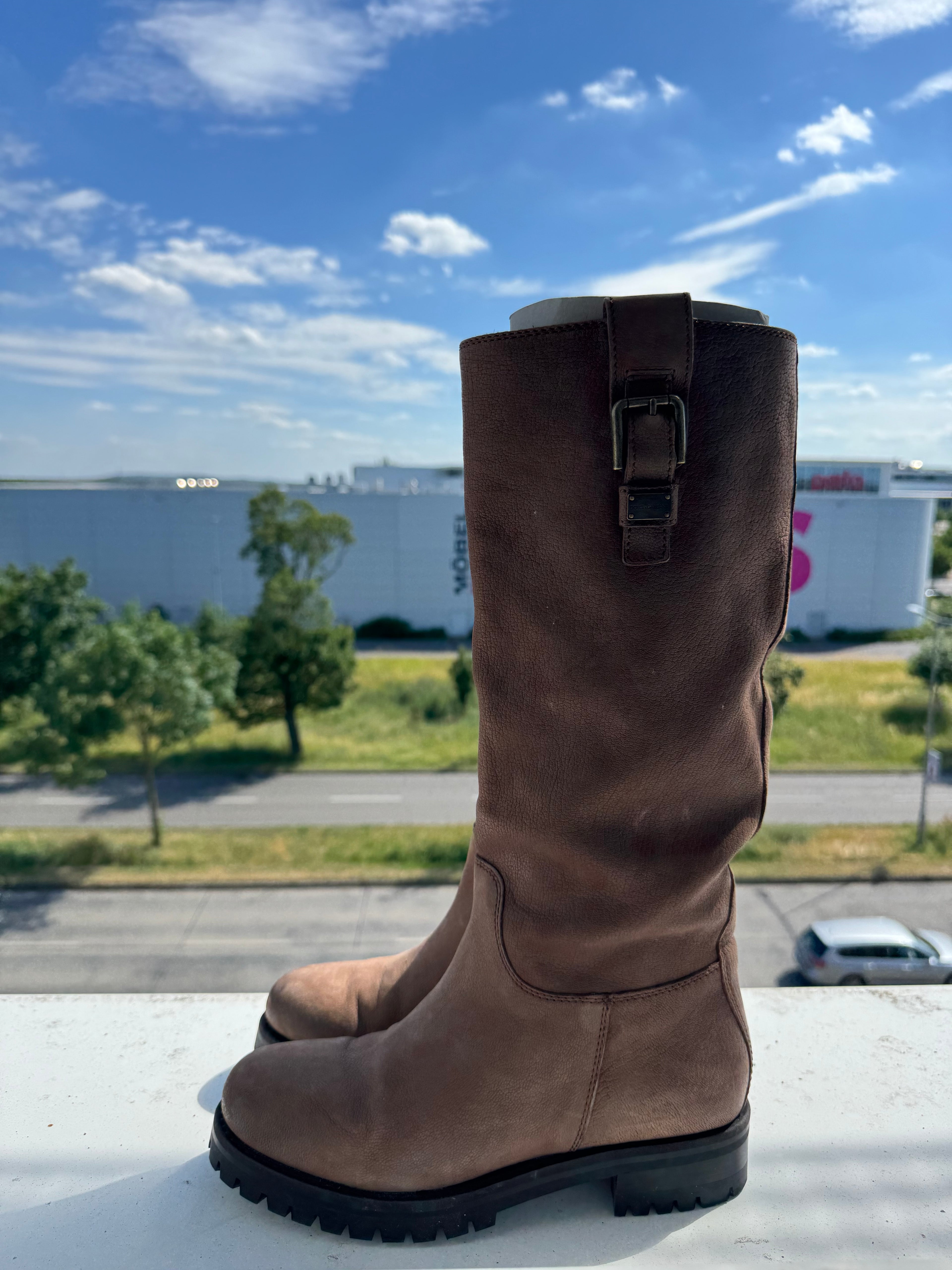 Dolce & Gabbana Knee-High Leather Boots Brown EU 38.5 Good Condition