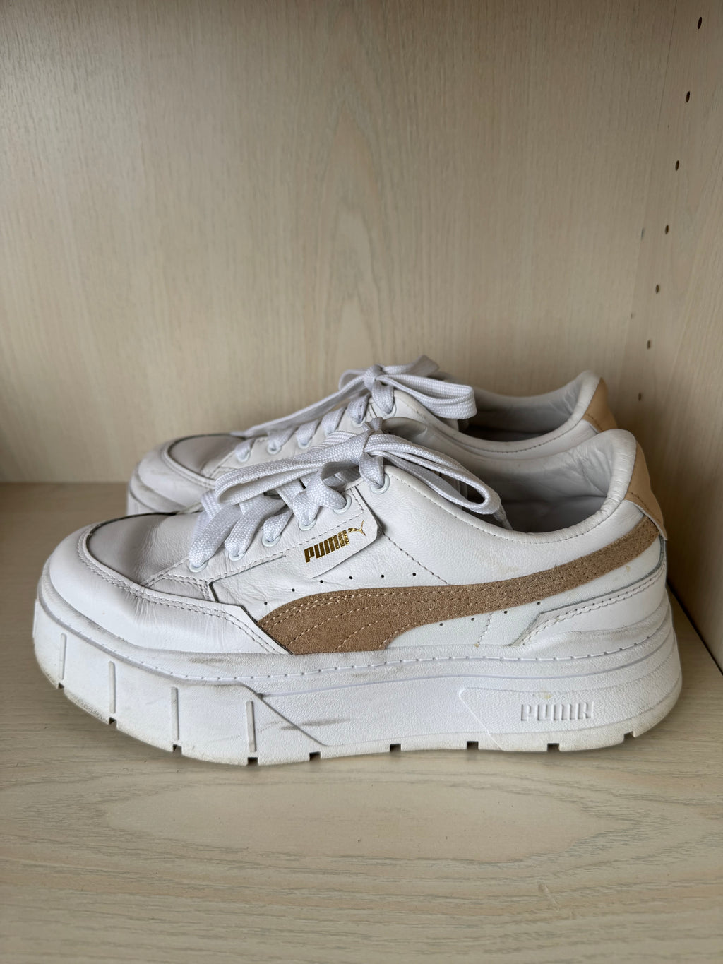 PUMA Mayze Stack Plateausneaker | EU 39 | Weiß/Light Sand | Guter Zustand