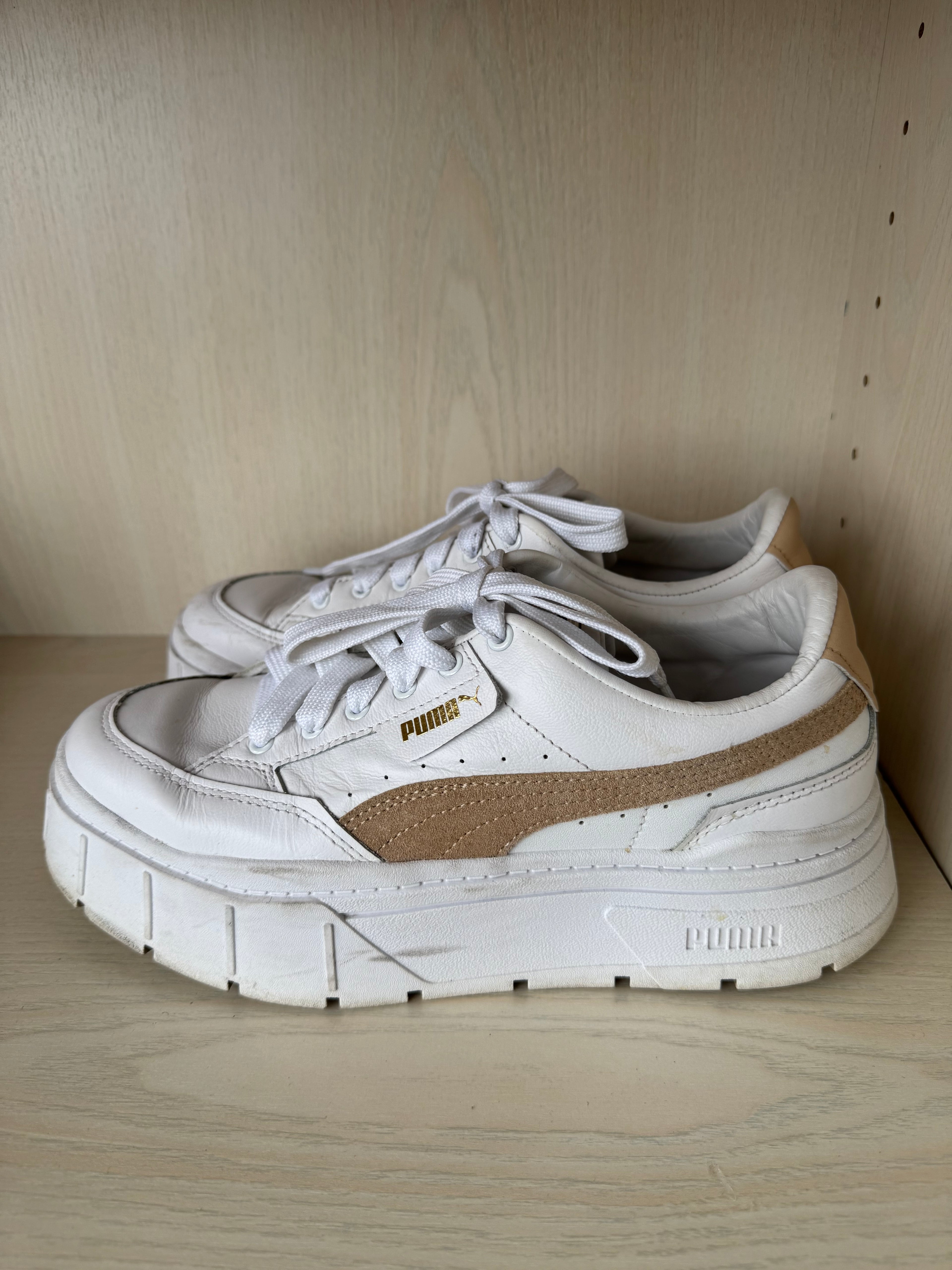 PUMA Mayze Stack Plateausneaker | EU 39 | Weiß/Light Sand | Guter Zustand