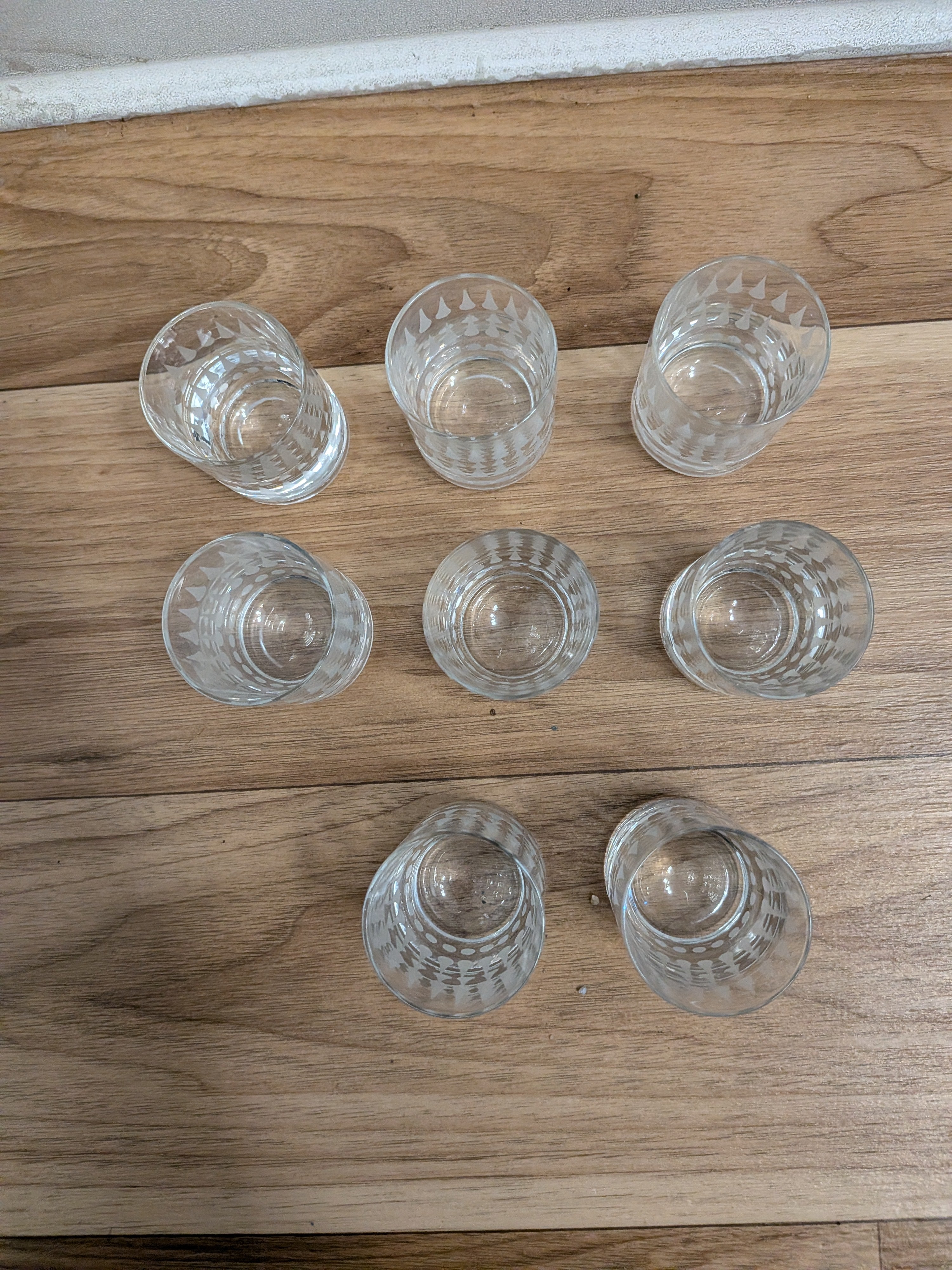 8 Vintage Whiskygläser, Teardrop-Muster, klar mit Frostdekor, sehr guter Zustand