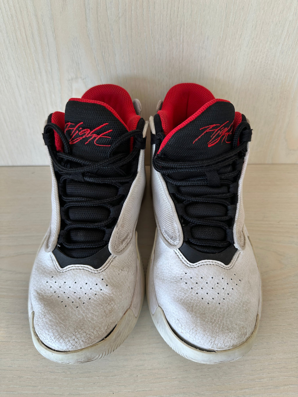 Jordan Max Aura 4 GS Weiß/University Red – EU 36 – guter Zustand