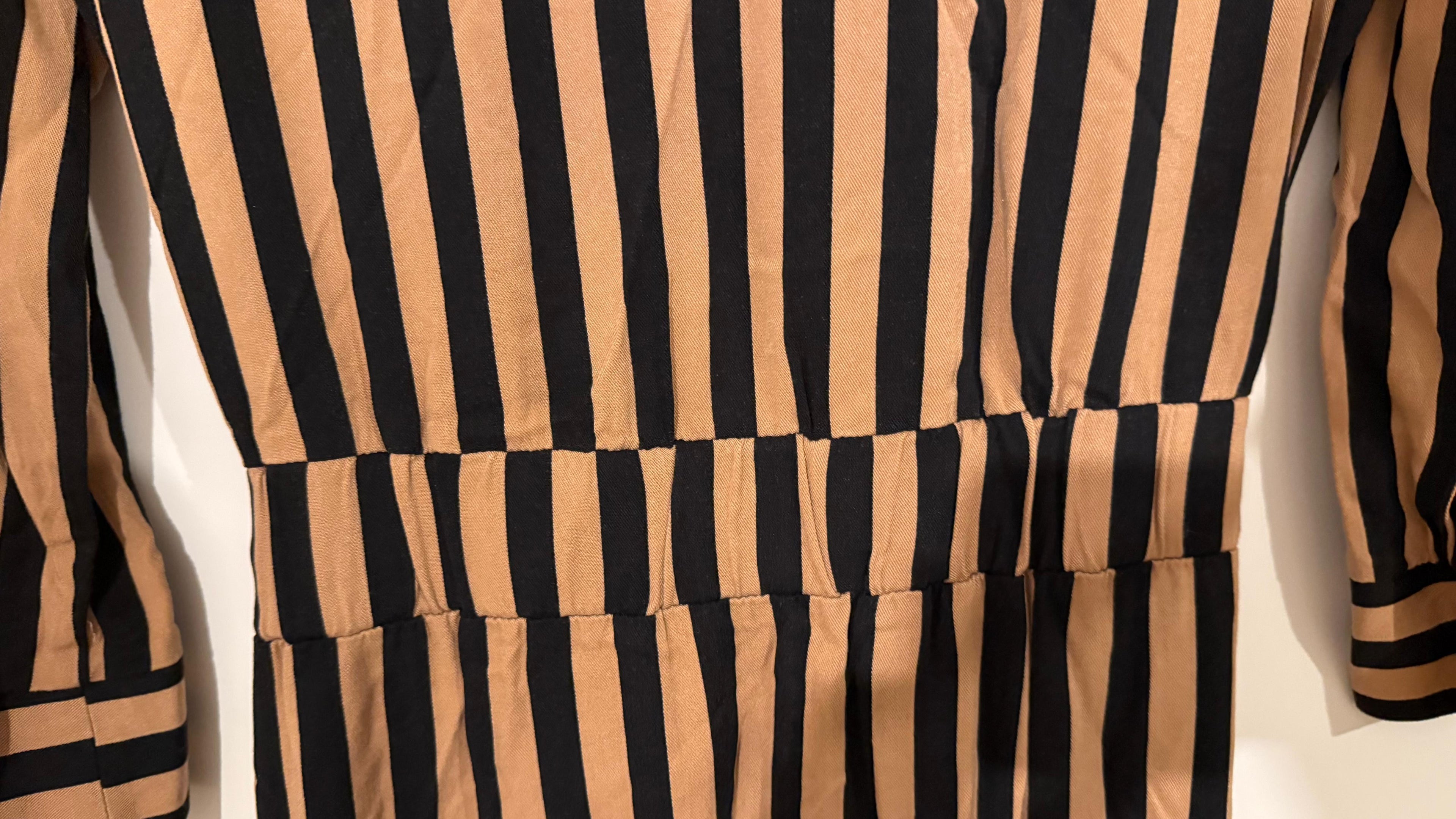 Bershka Gestreiftes Kleid, S, Schwarz/Beige, Stoffgürtel, Sehr guter Zustand