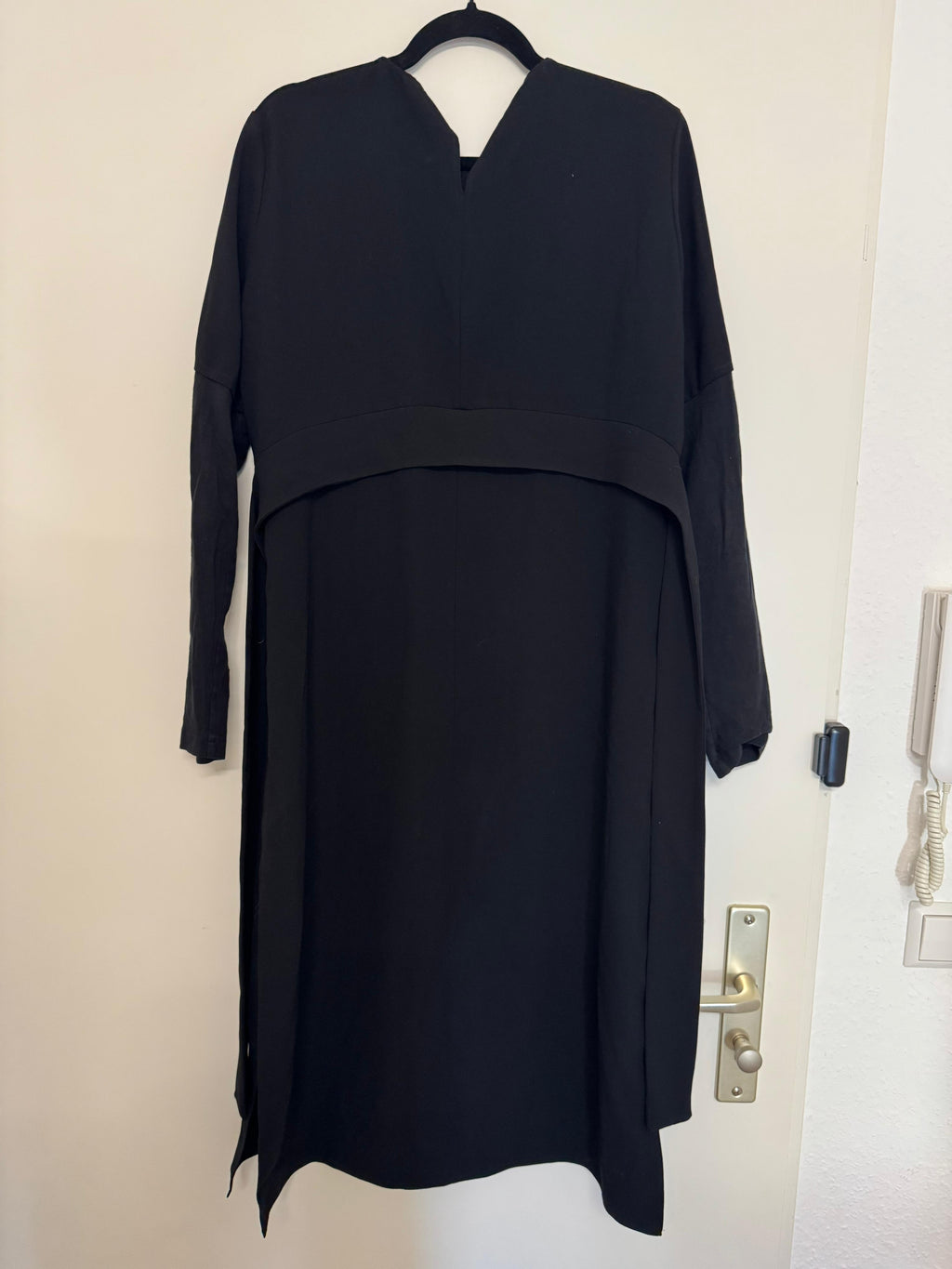 Zara Woman Schwarzes Midikleid – Langarm, Größe L, guter Zustand