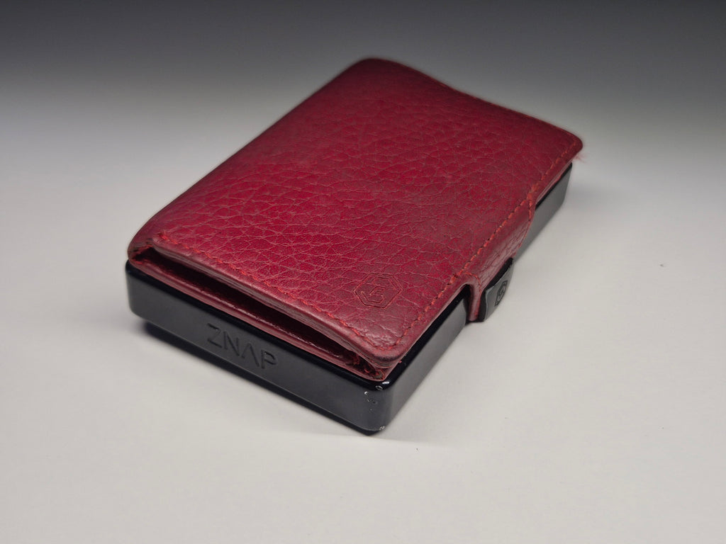 ZNAP Slim Wallet – Black/Red, Standard Trifold Leather, Normal Use