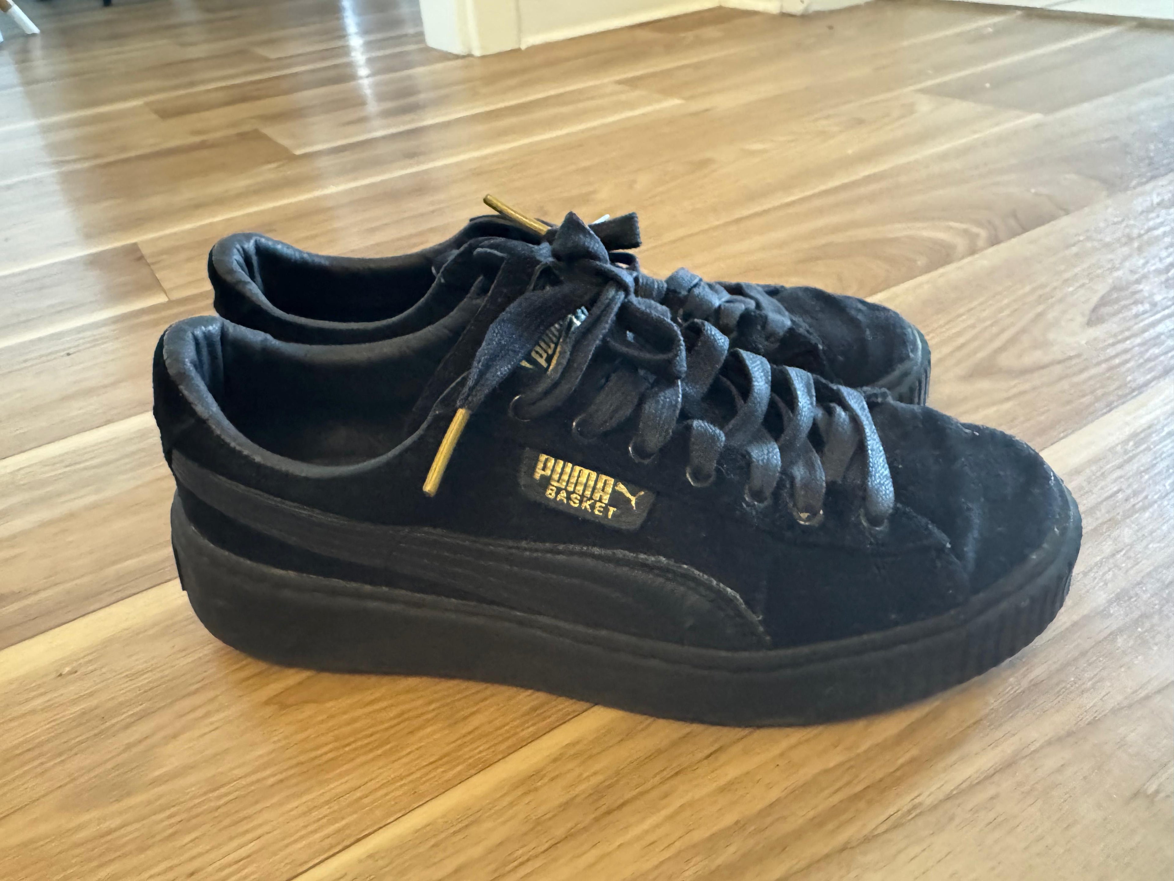 Puma Vikky Platform Suede – Schwarz, EU 38, Guter Zustand