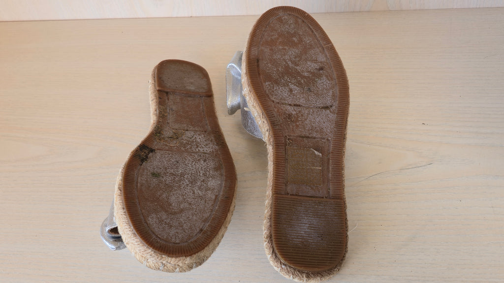 Buffalo London Silber Leder Slides mit Schleife – Größe 38, guter Zustand