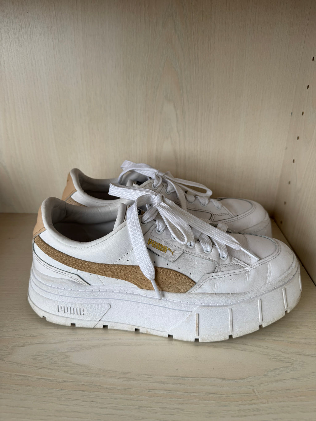 PUMA Mayze Stack Plateausneaker | EU 39 | Weiß/Light Sand | Guter Zustand