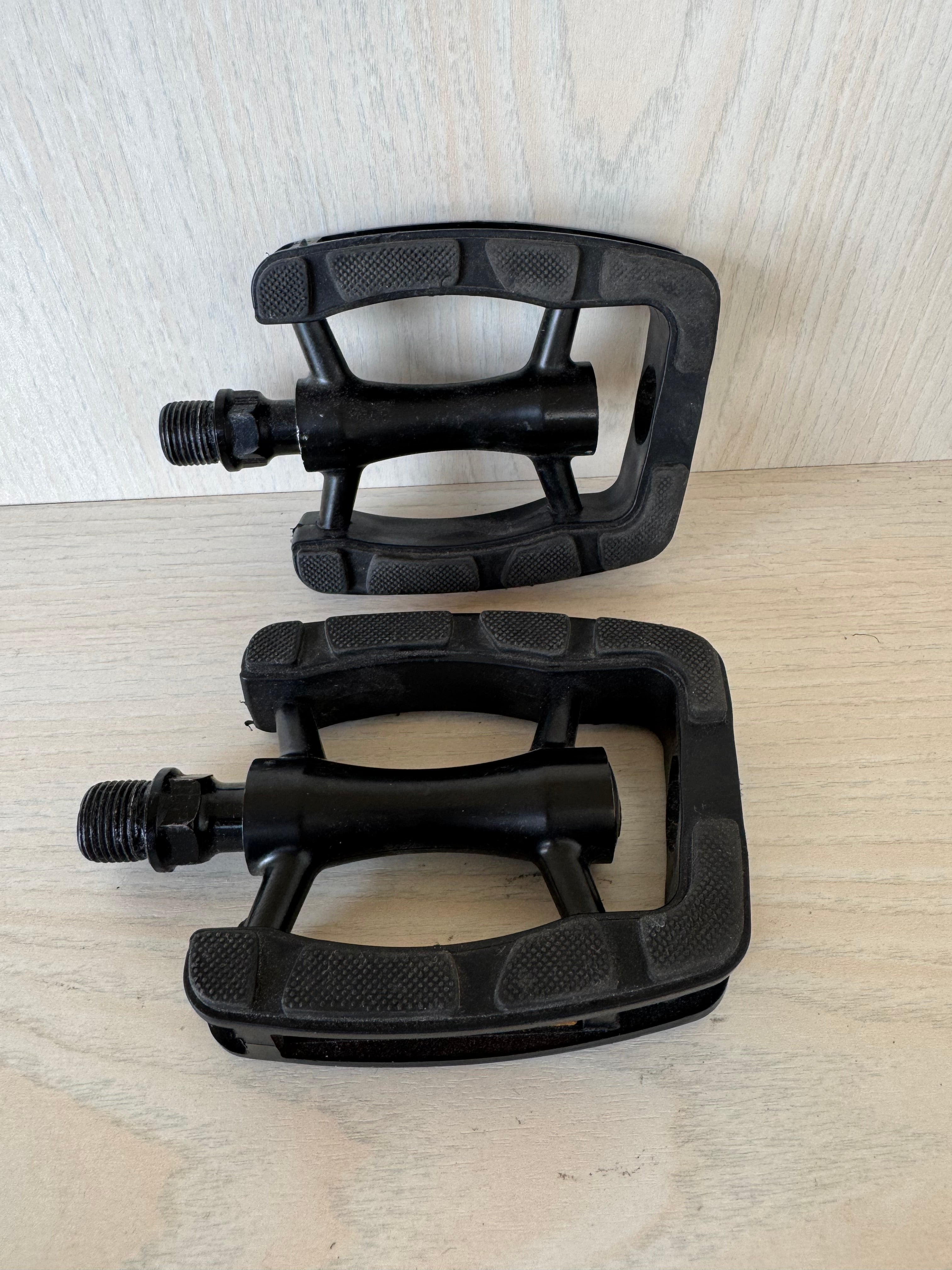 Marwi SP-823 Plattformpedale Schwarz mit Reflektoren – sehr guter Zustand