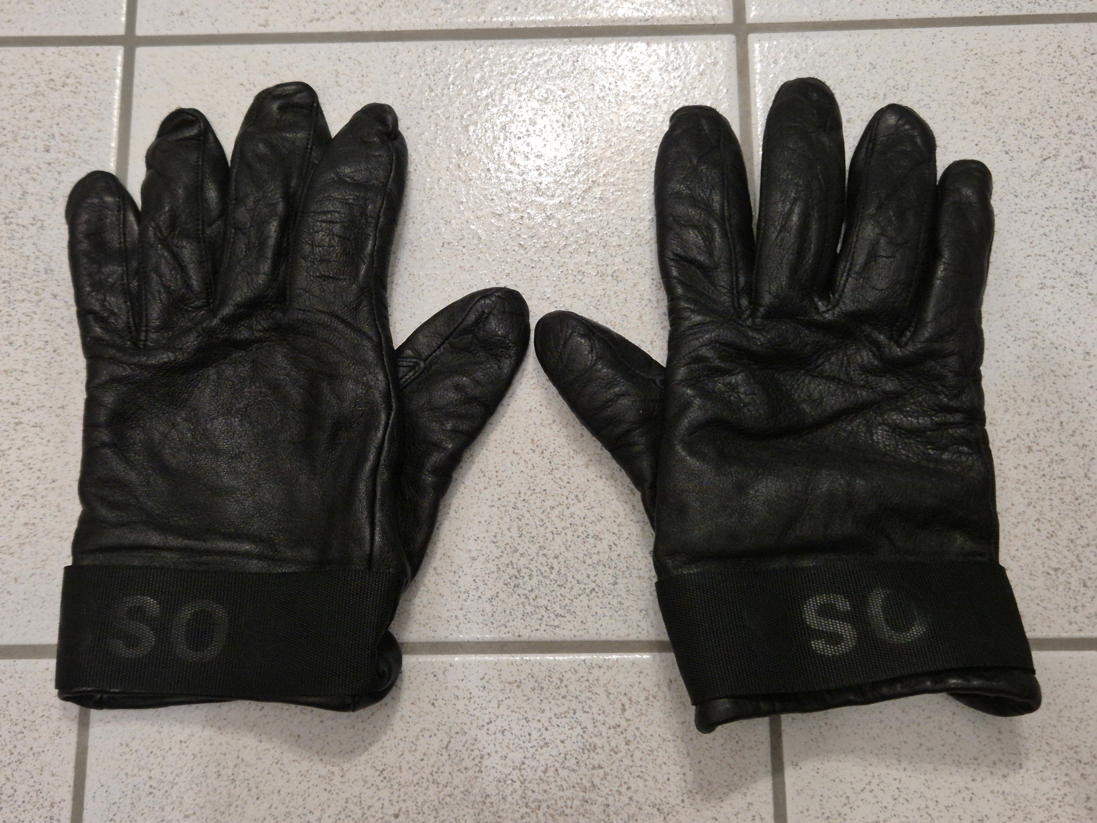 Hugo Boss Black Leather Gloves Medium, Normal Use