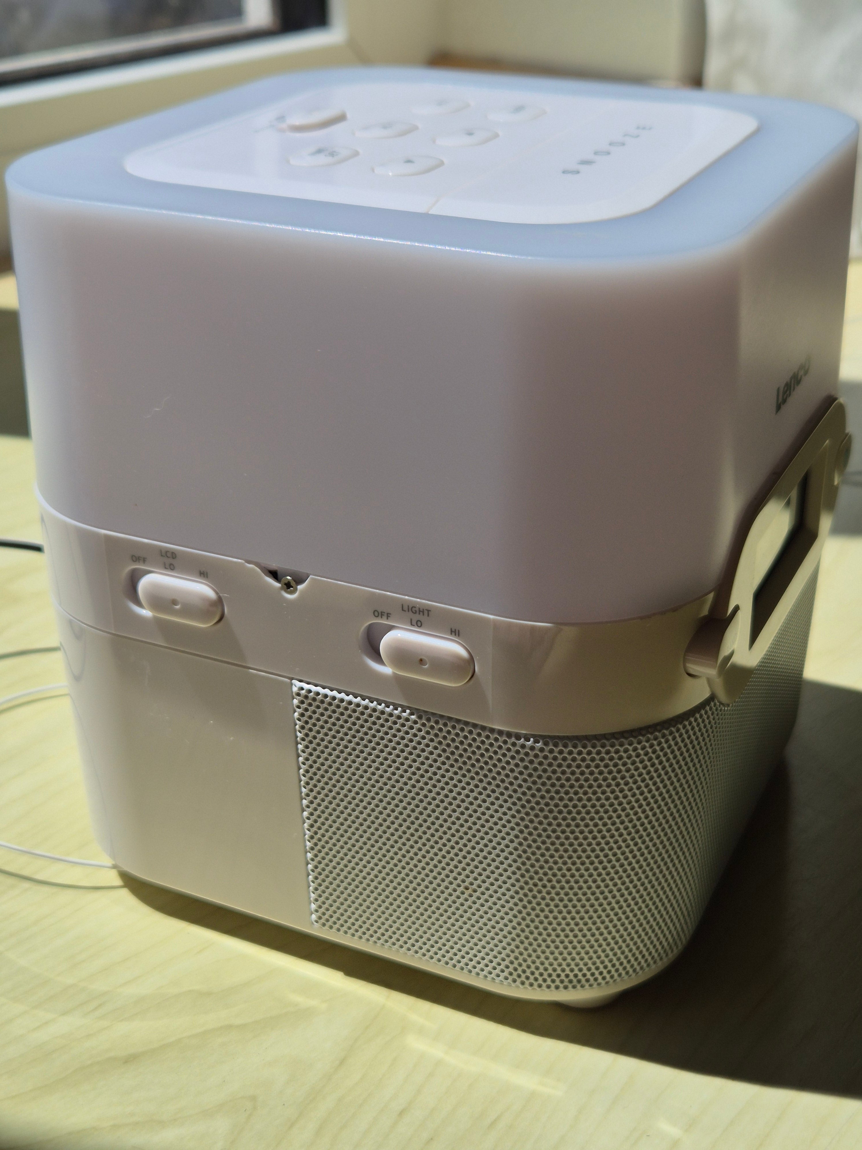 Lenco CRW-2 Sunrise Radiowecker Weiß/Cream Kompakt mit Adapter, guter Zustand