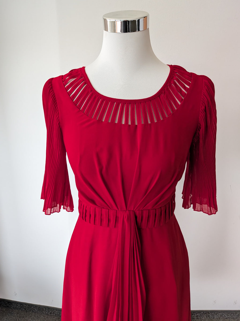 Fever London Rotes Plisseekleid – EU 36 – Guter Zustand
