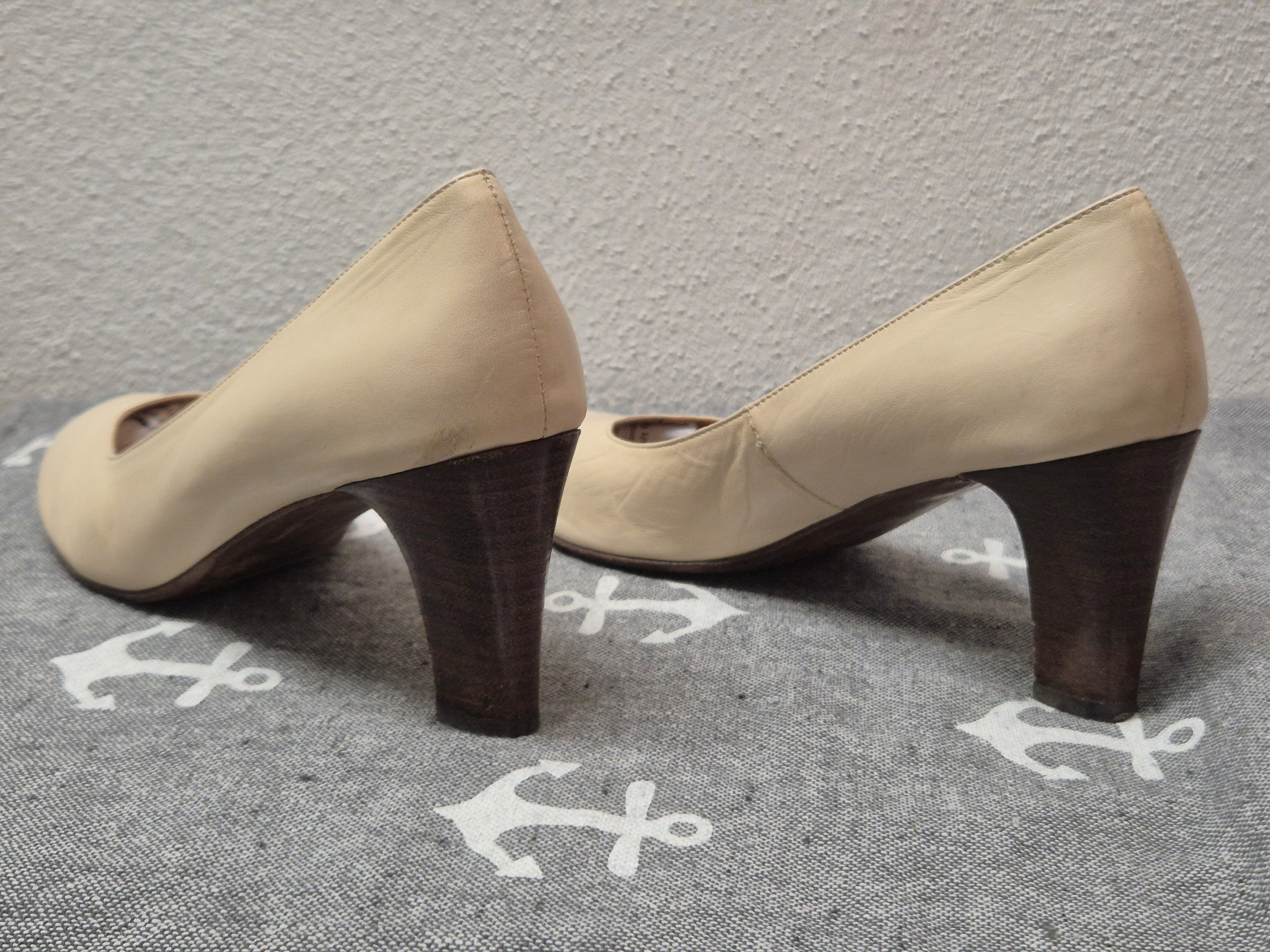Lottusse Lederpumps, Beige, Gr. 38 – handgefertigt in Spanien, gebraucht