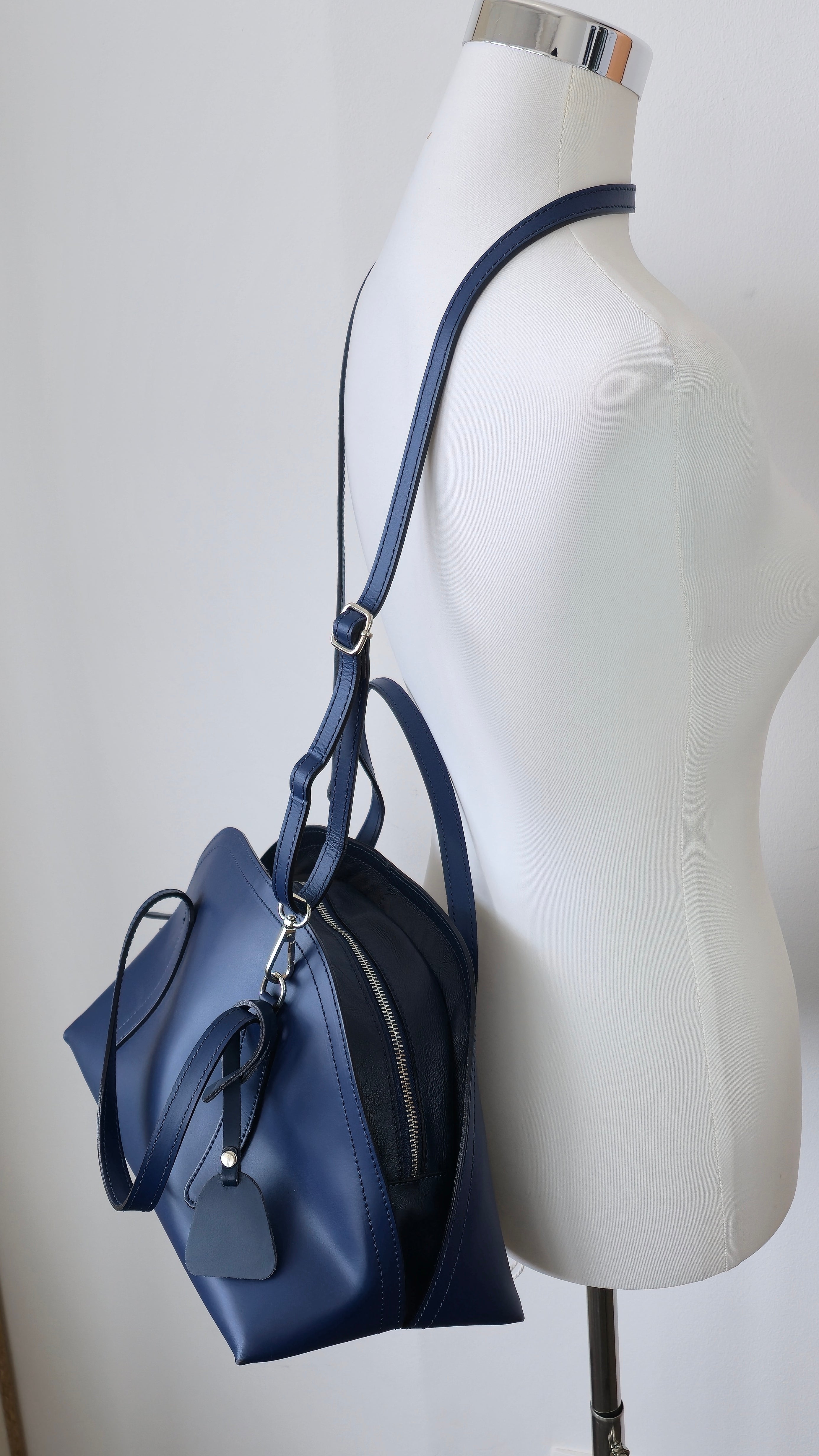 Linda Damiani Shoulder Bag – Genuine Leather, Navy Blue, Medium, Good Condition