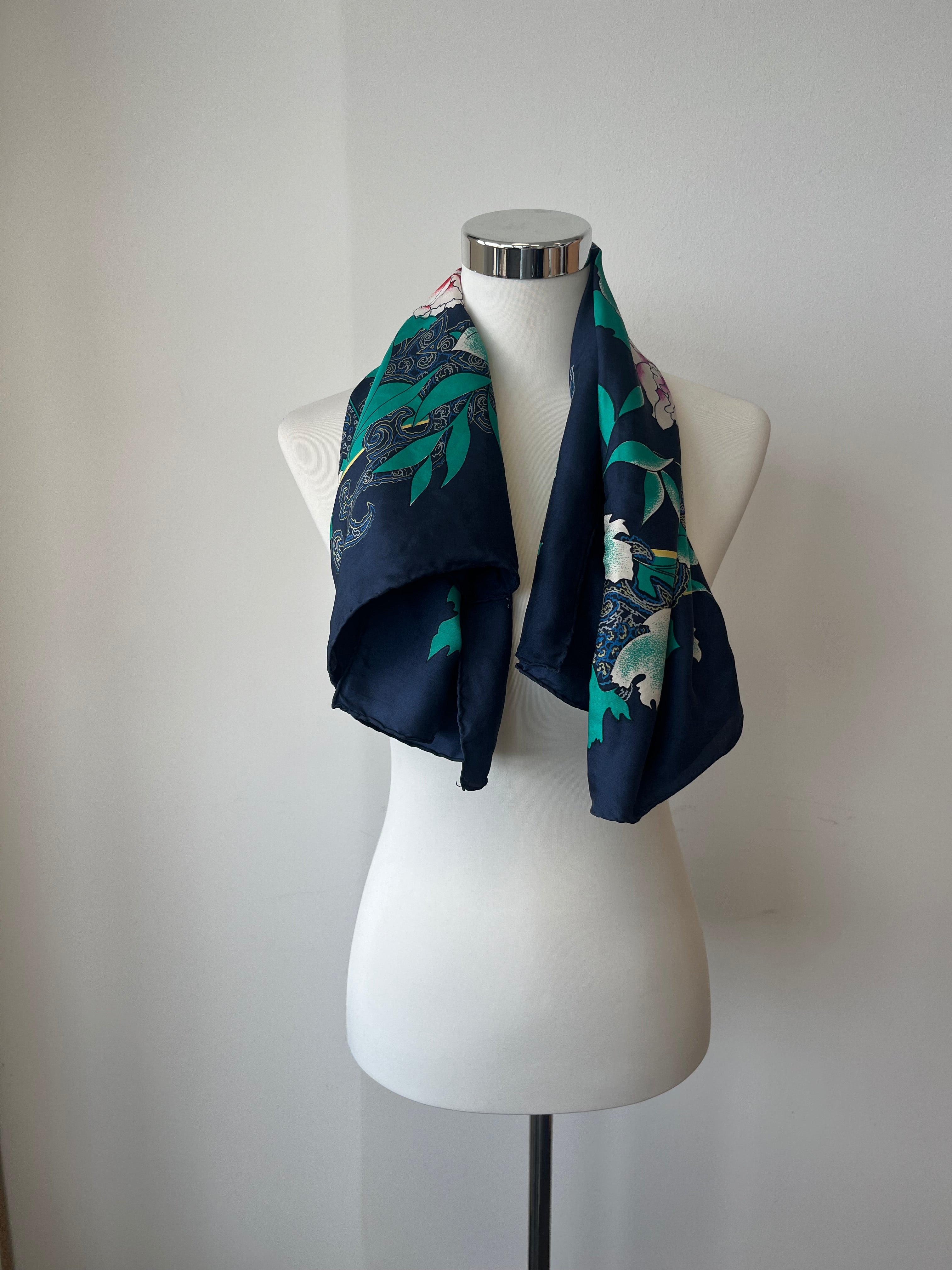 Echo Seidentuch – Floral Print, ca. 87 × 84 cm, Navy Multi, Sehr Gut