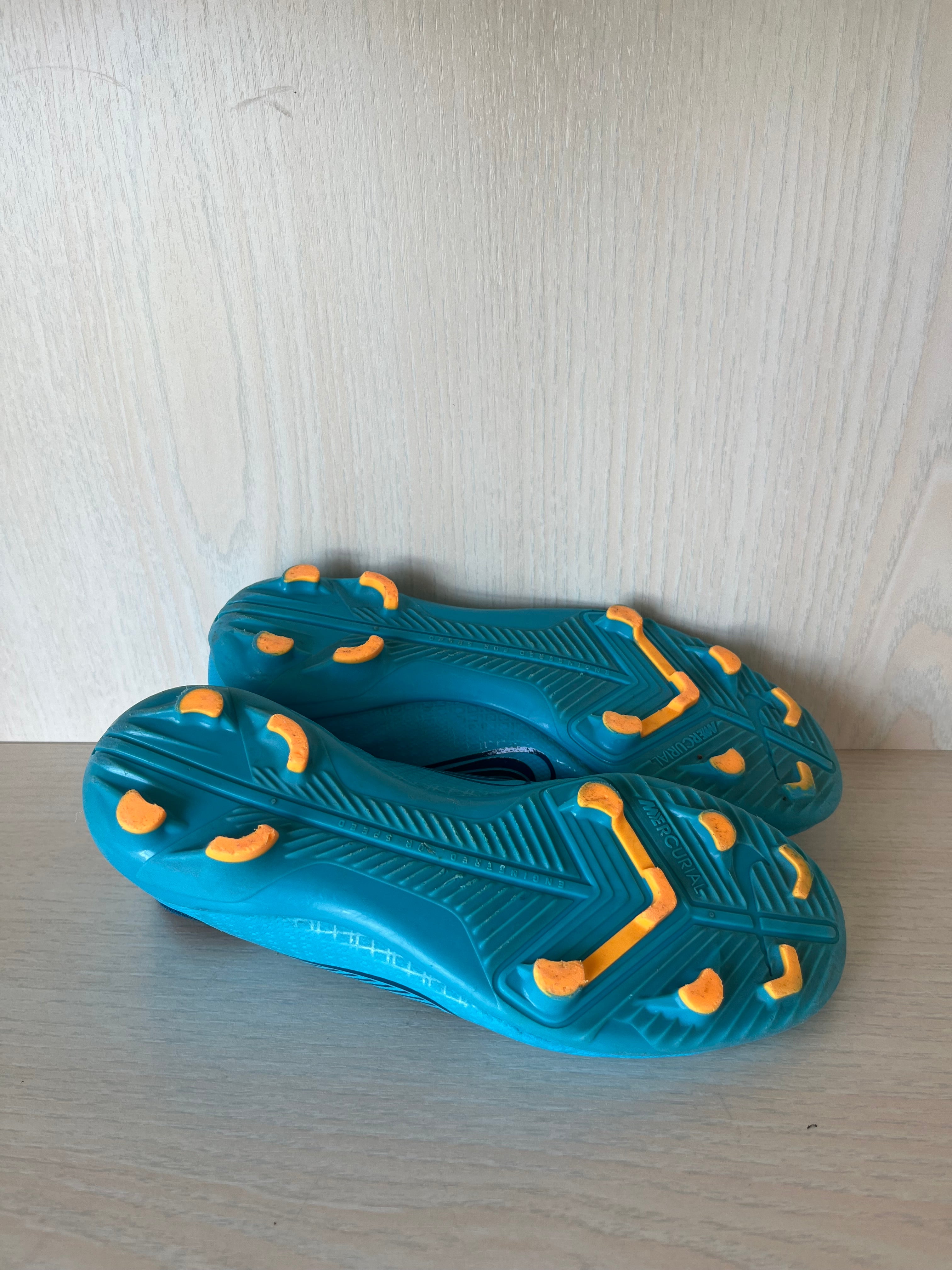 Nike Jr. Mercurial Vapor 14 Club MG, Chlorine Blue, EU 33.5, Good Condition