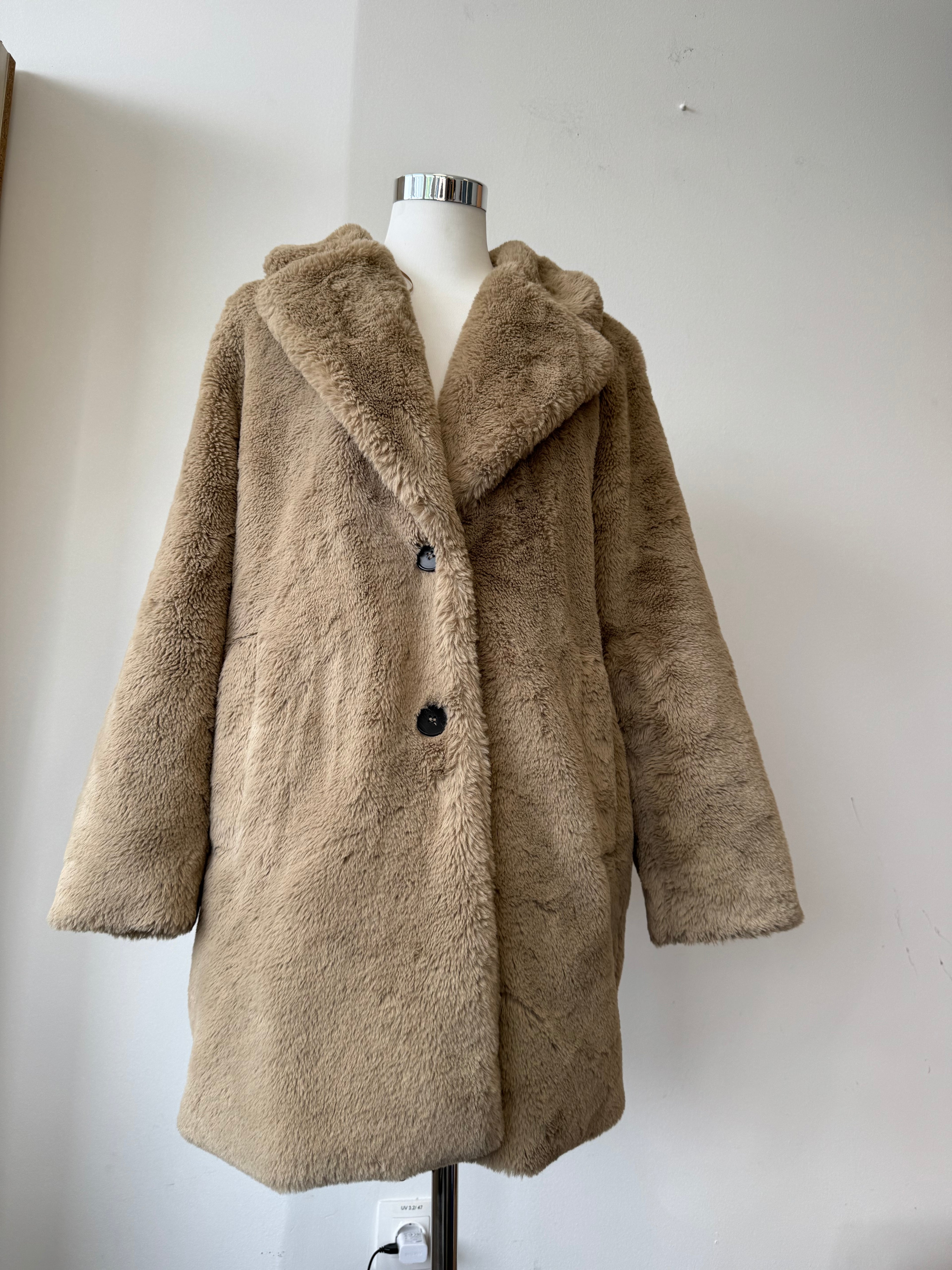 Zara Teddy Coat – Faux Fur, Beige, Size M, Very Good Condition